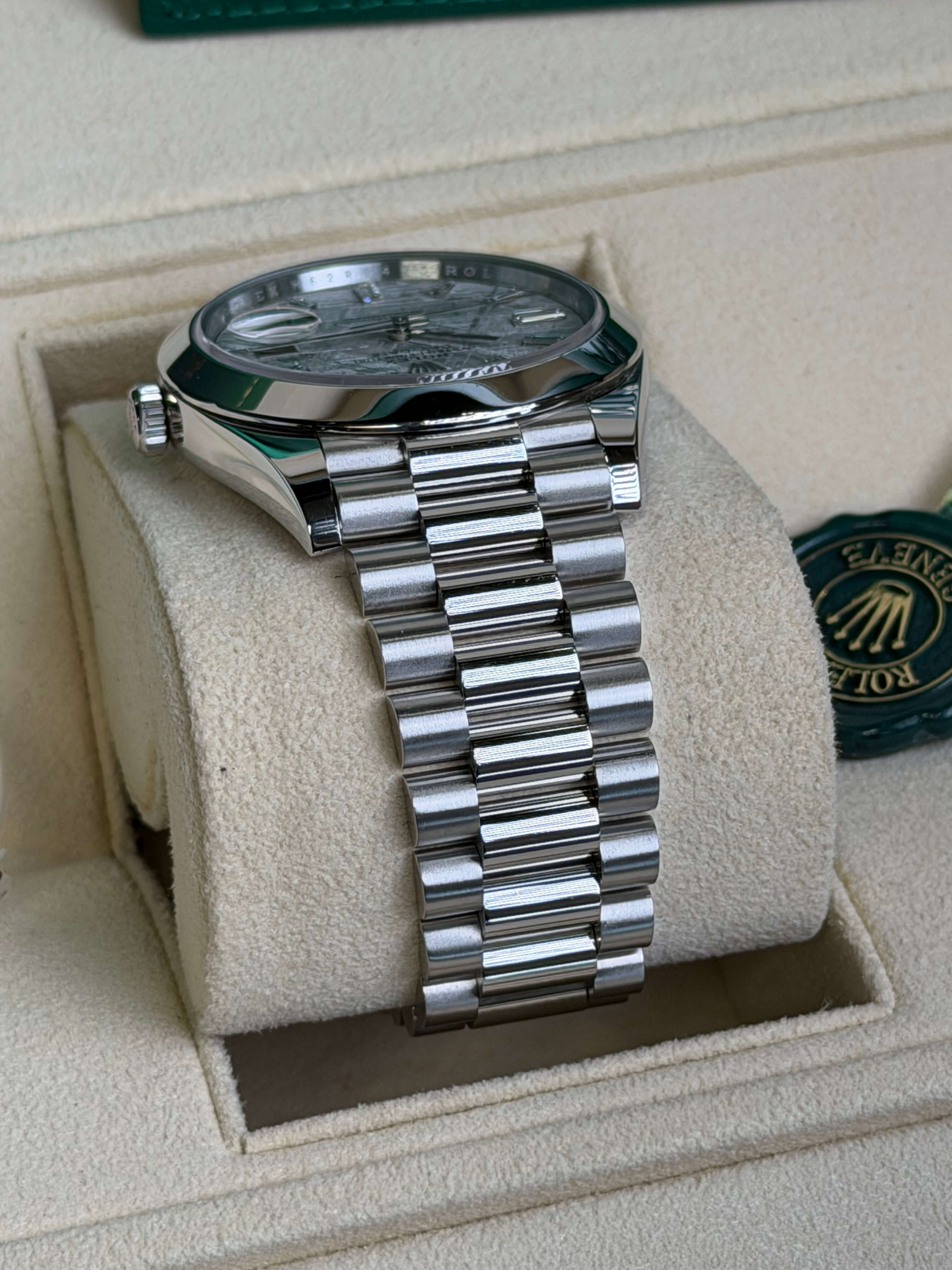 Watchrr - Authentic luxury watch