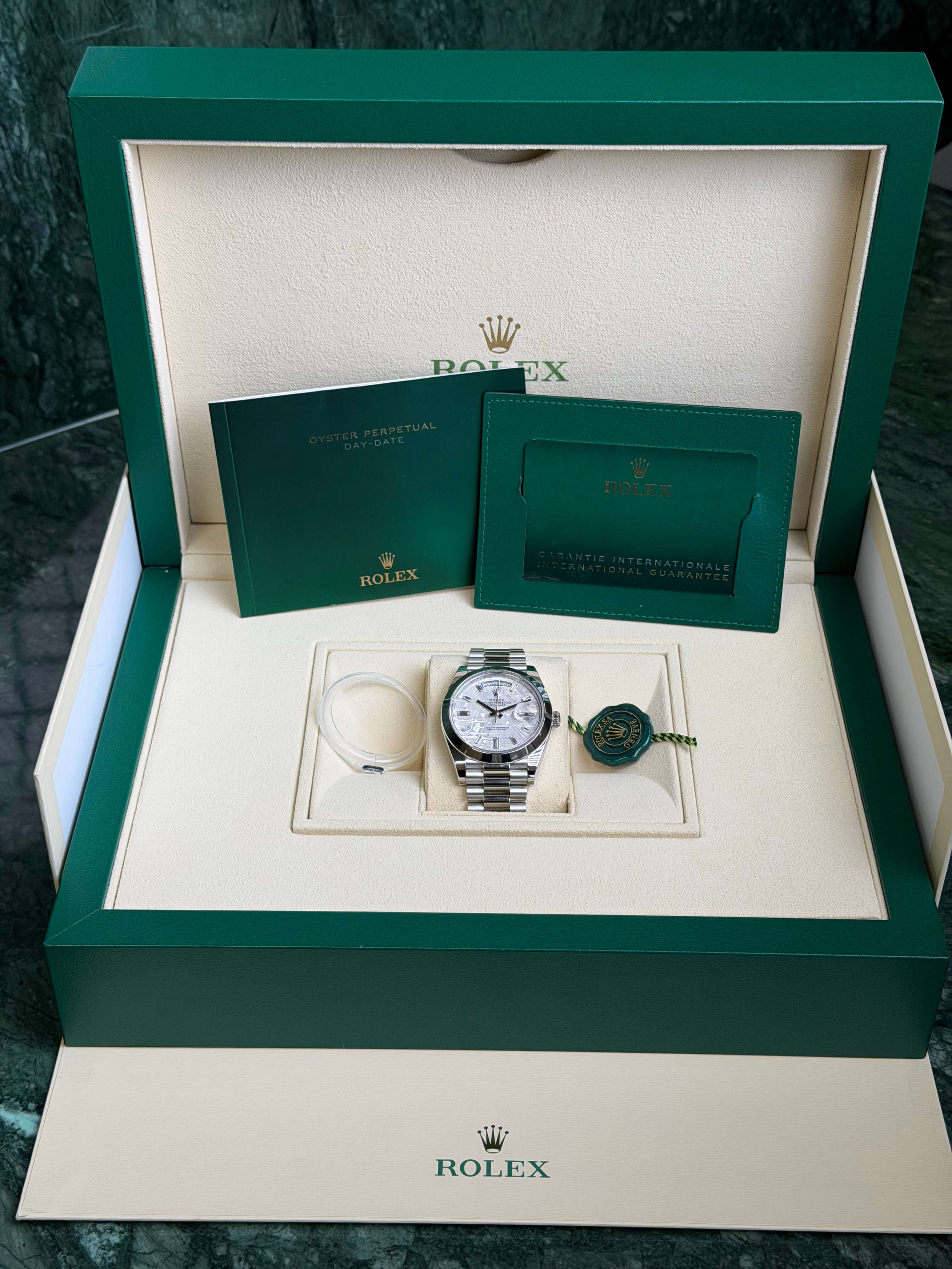 Watchrr - Authentic luxury watch