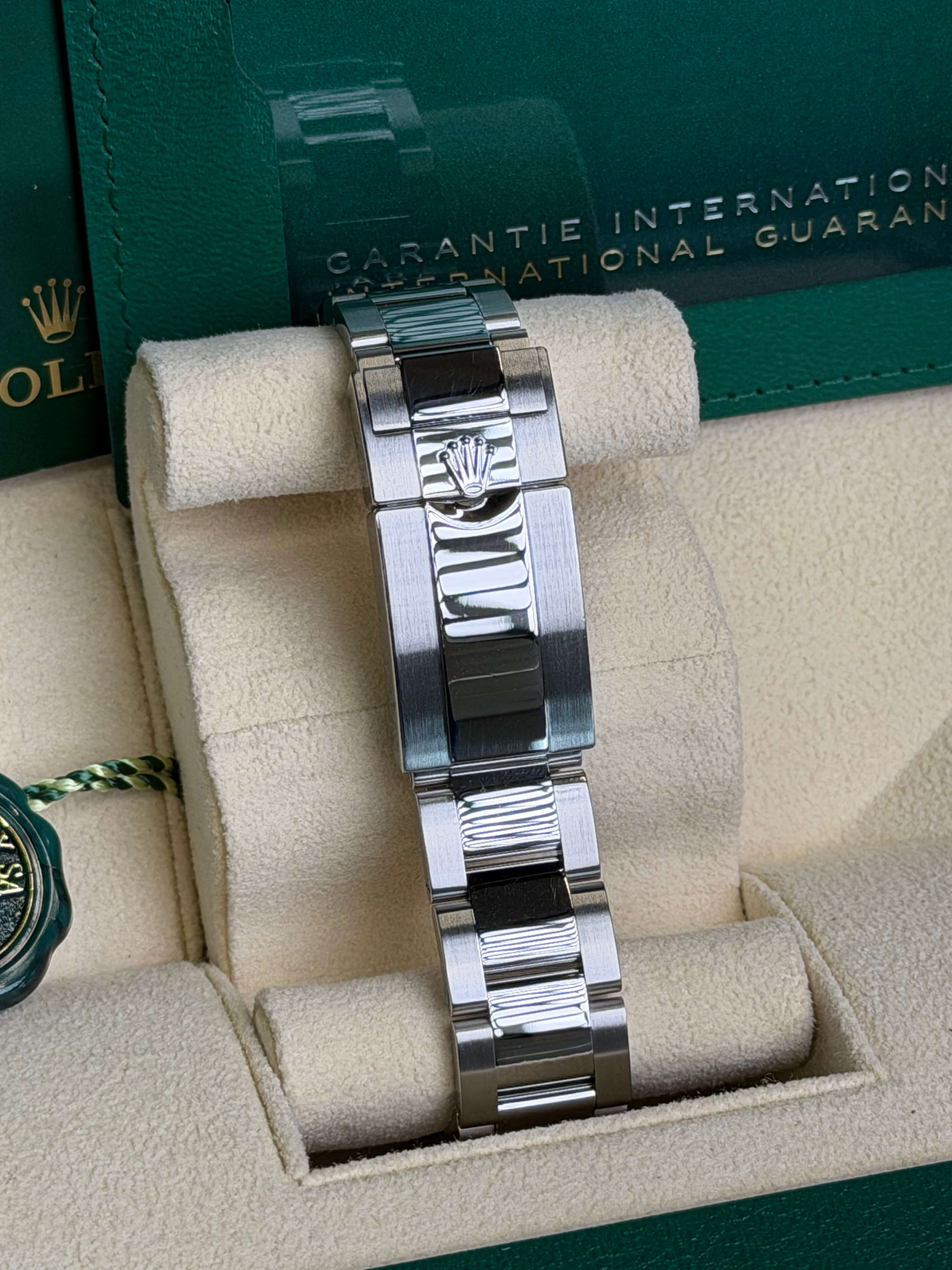 Watchrr - Authentic luxury watch