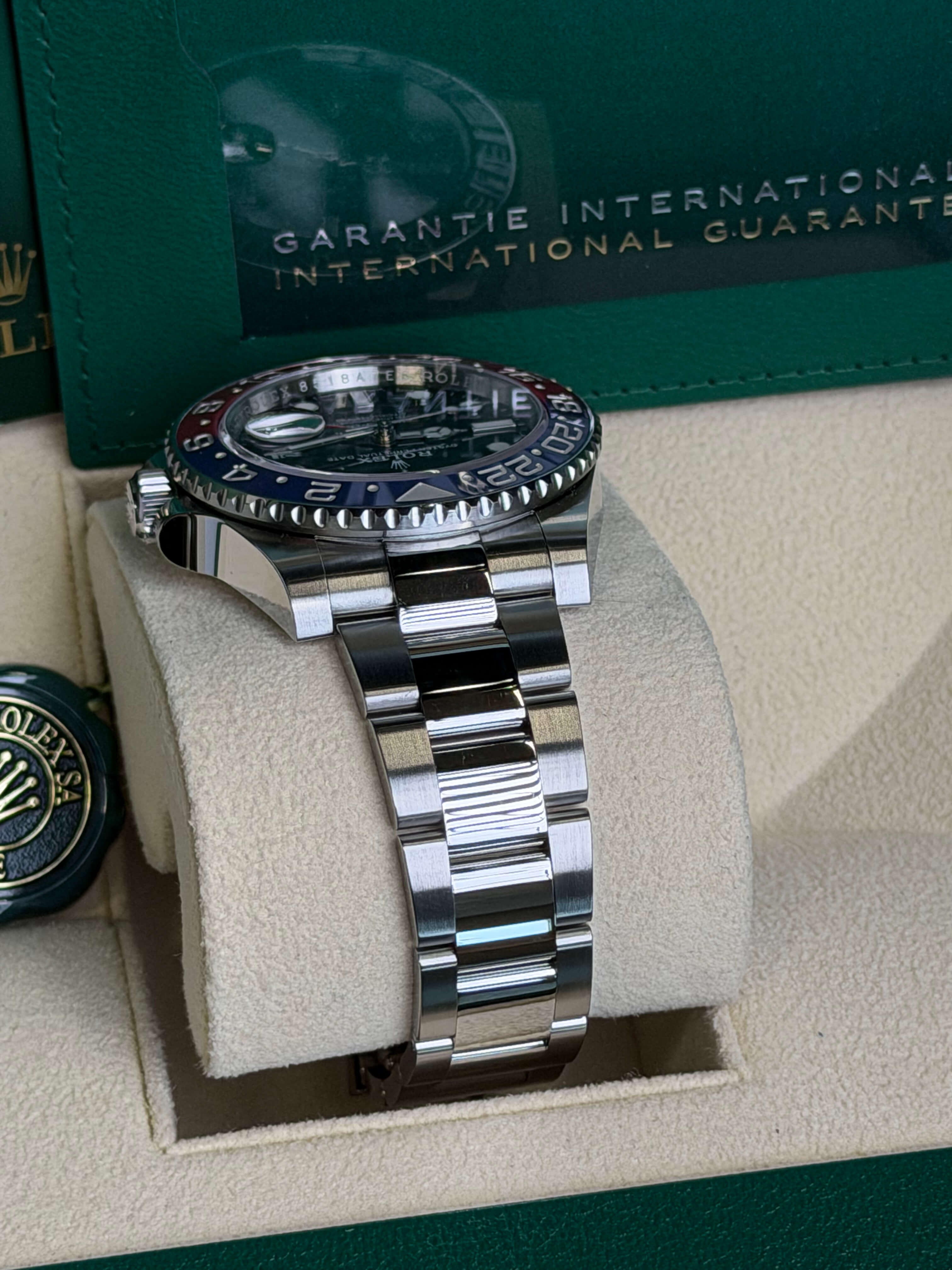 Watchrr - Authentic luxury watch