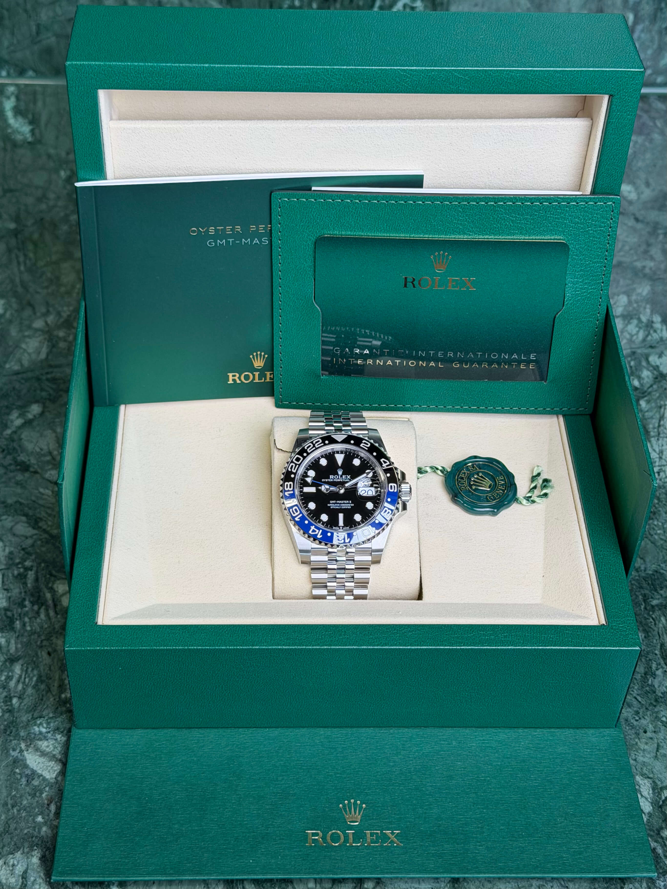 Watchrr - Authentic luxury watch