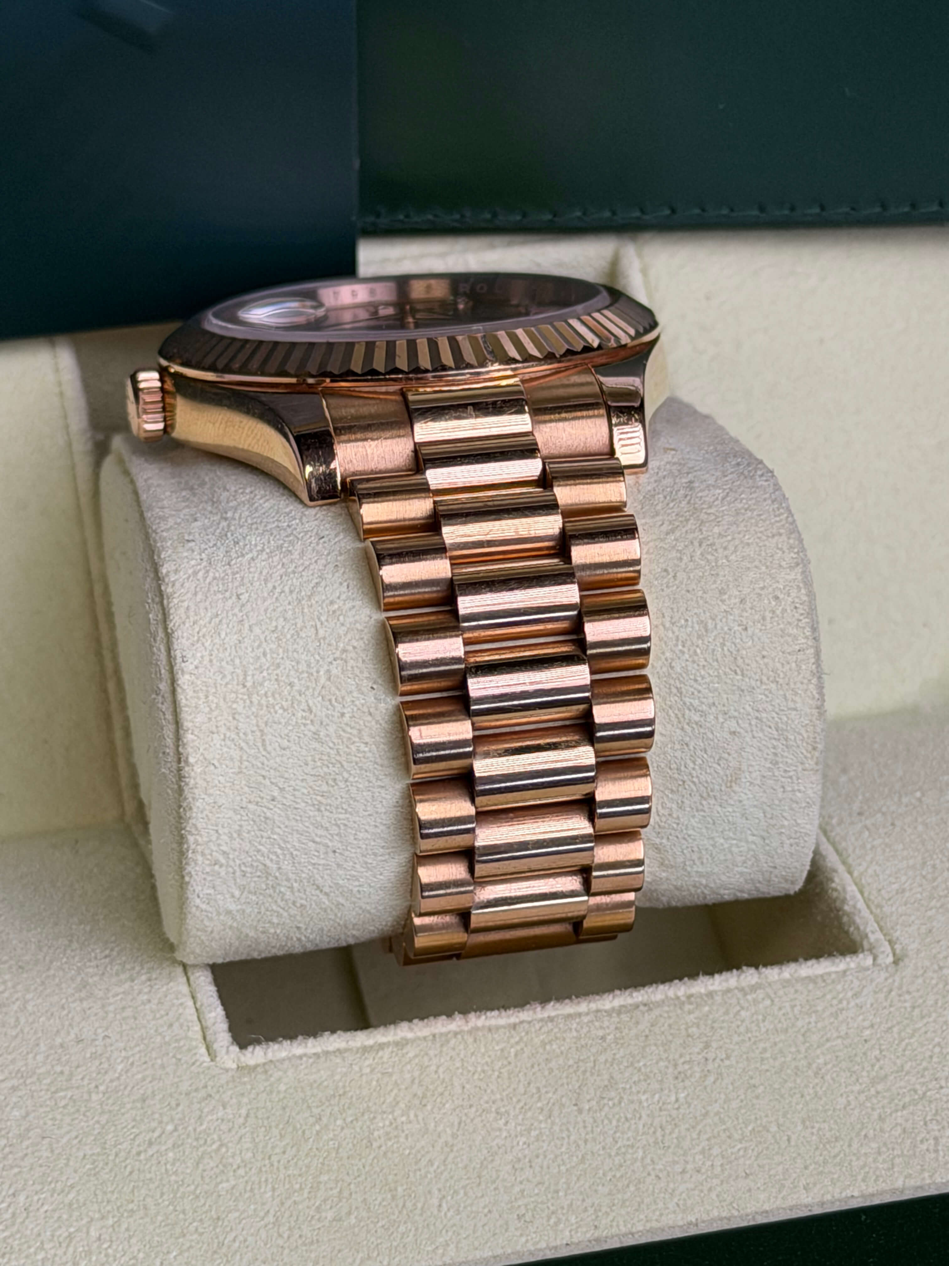 Watchrr - Authentic luxury watch