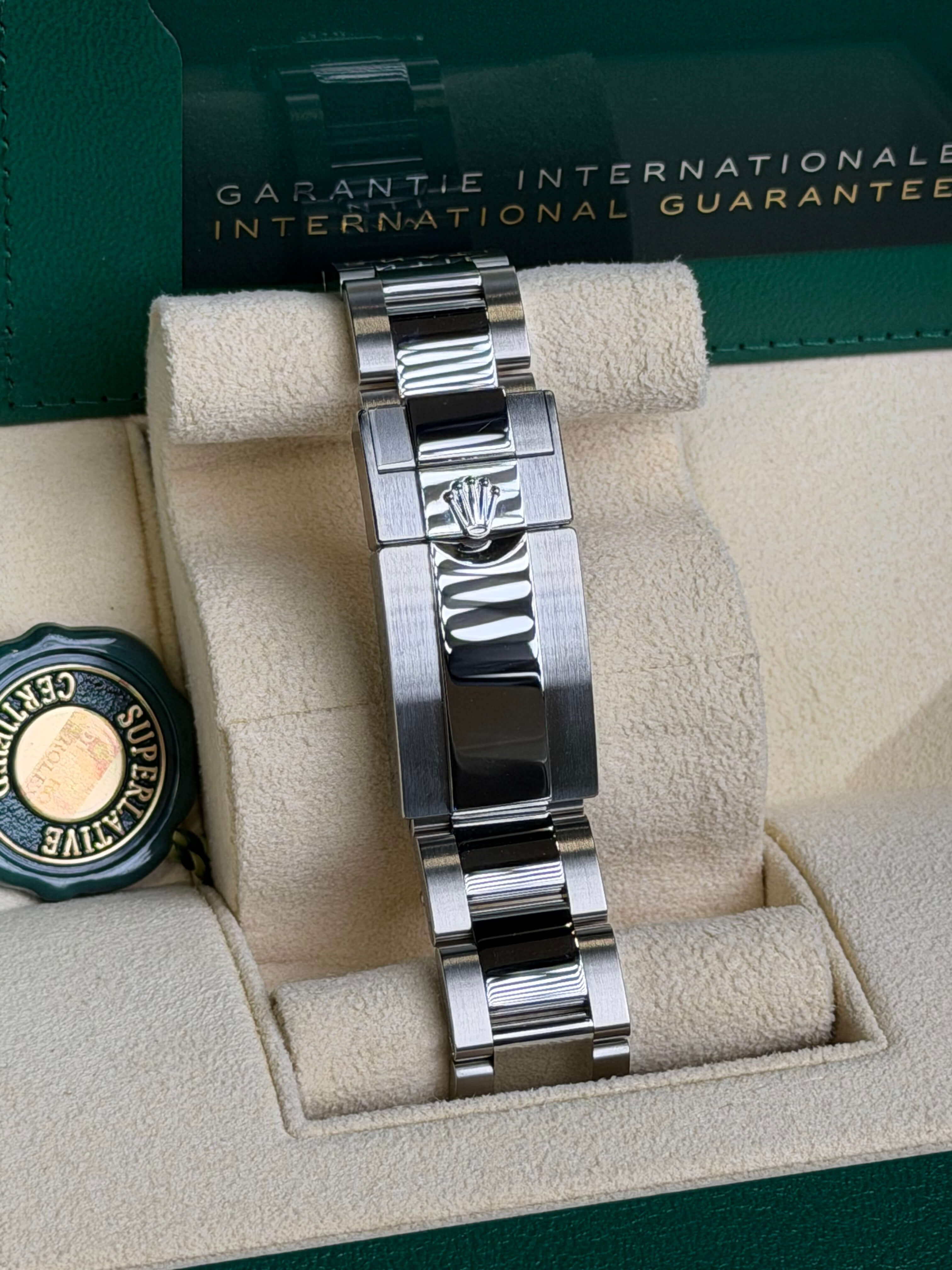 Watchrr - Authentic luxury watch