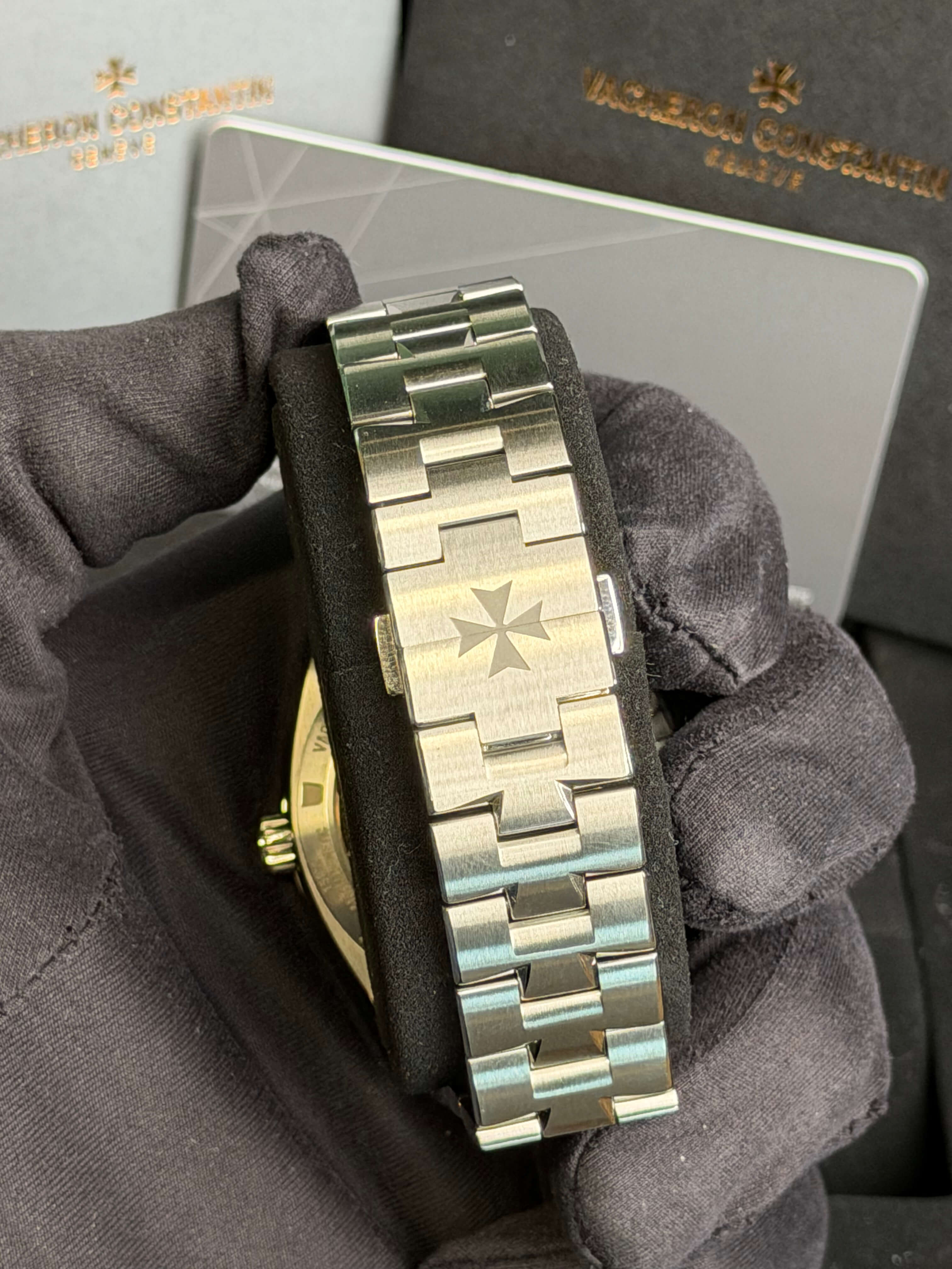 Watchrr - Authentic luxury watch