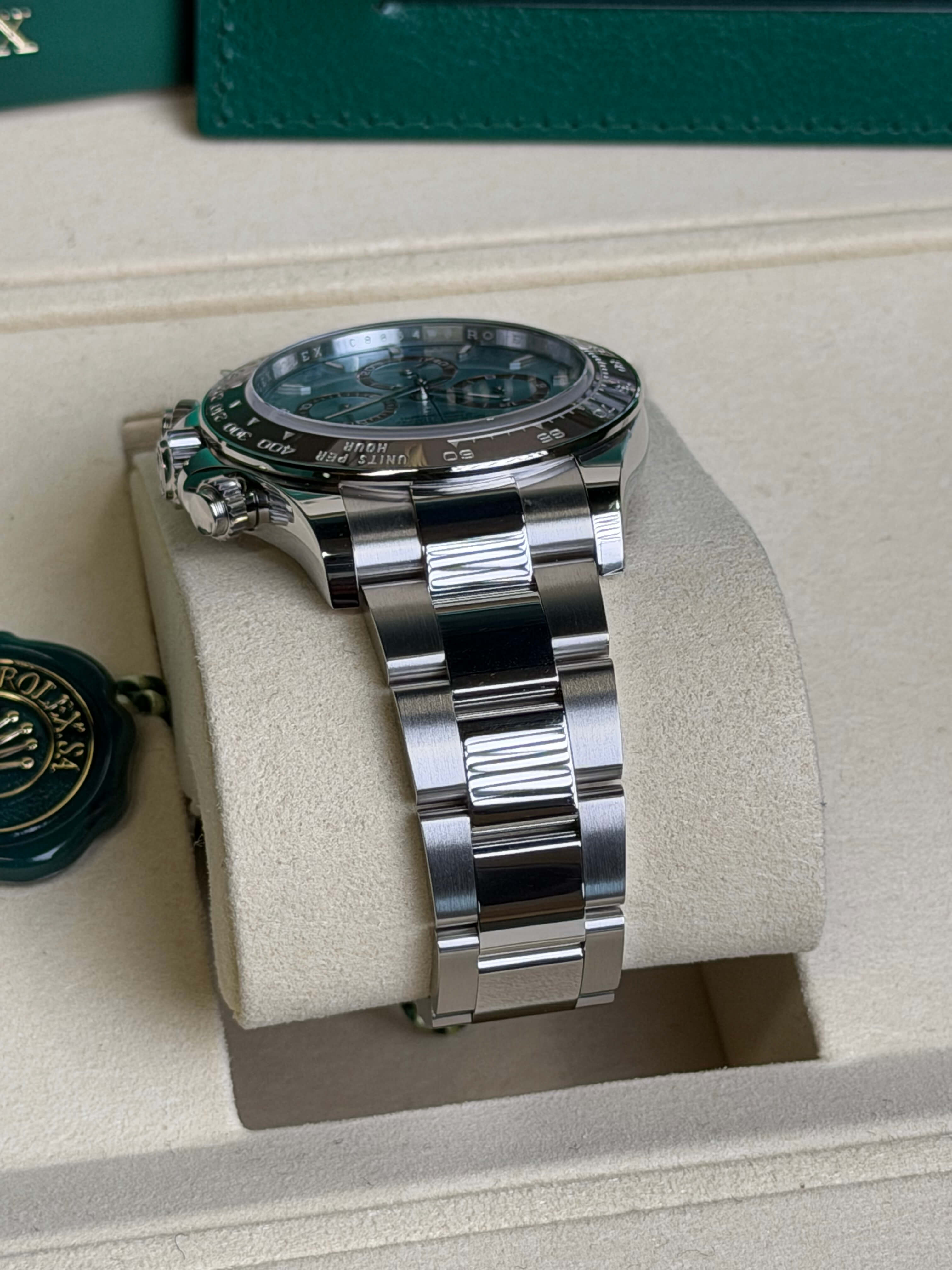 Watchrr - Authentic luxury watch
