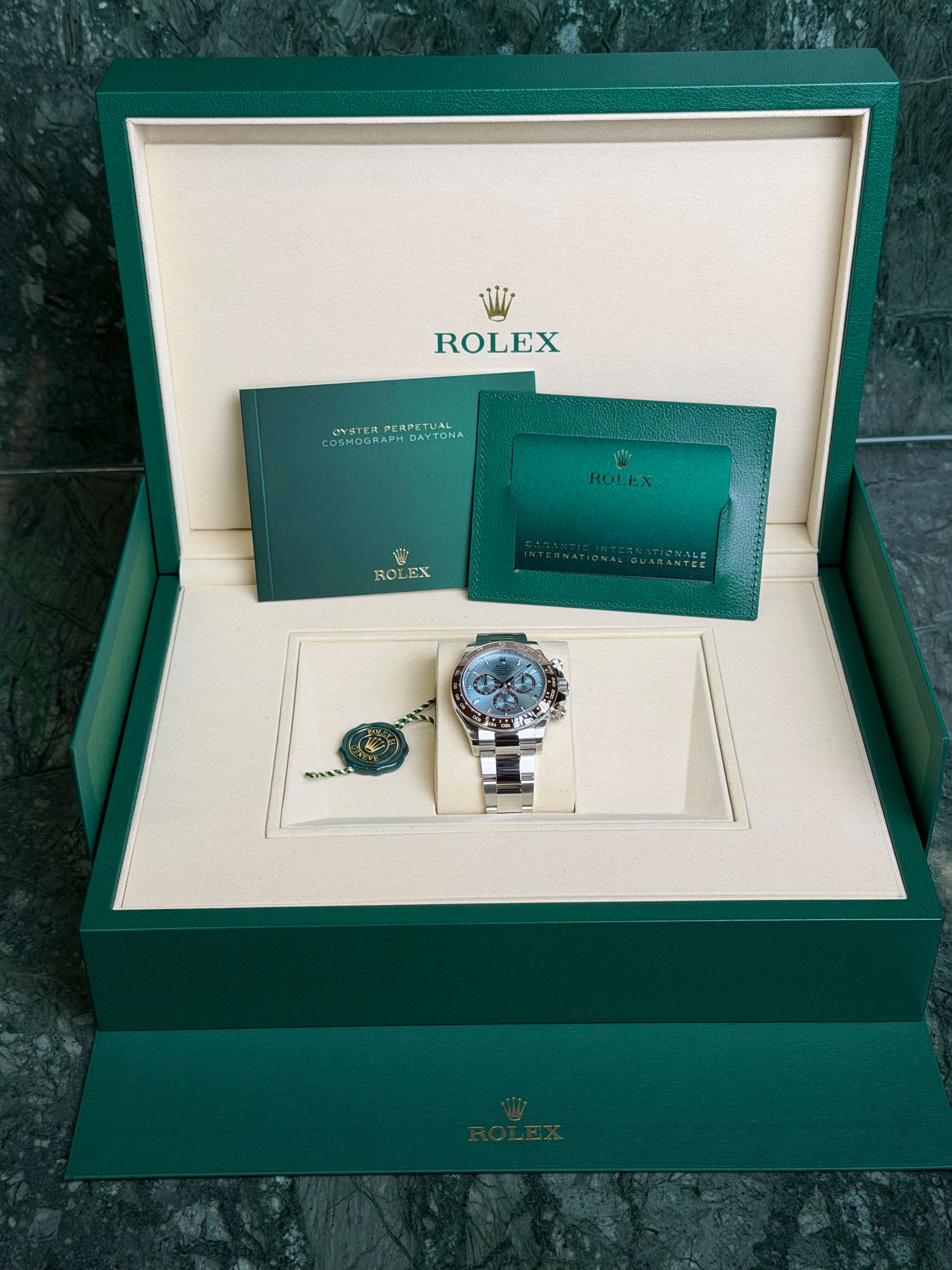 Watchrr - Authentic luxury watch
