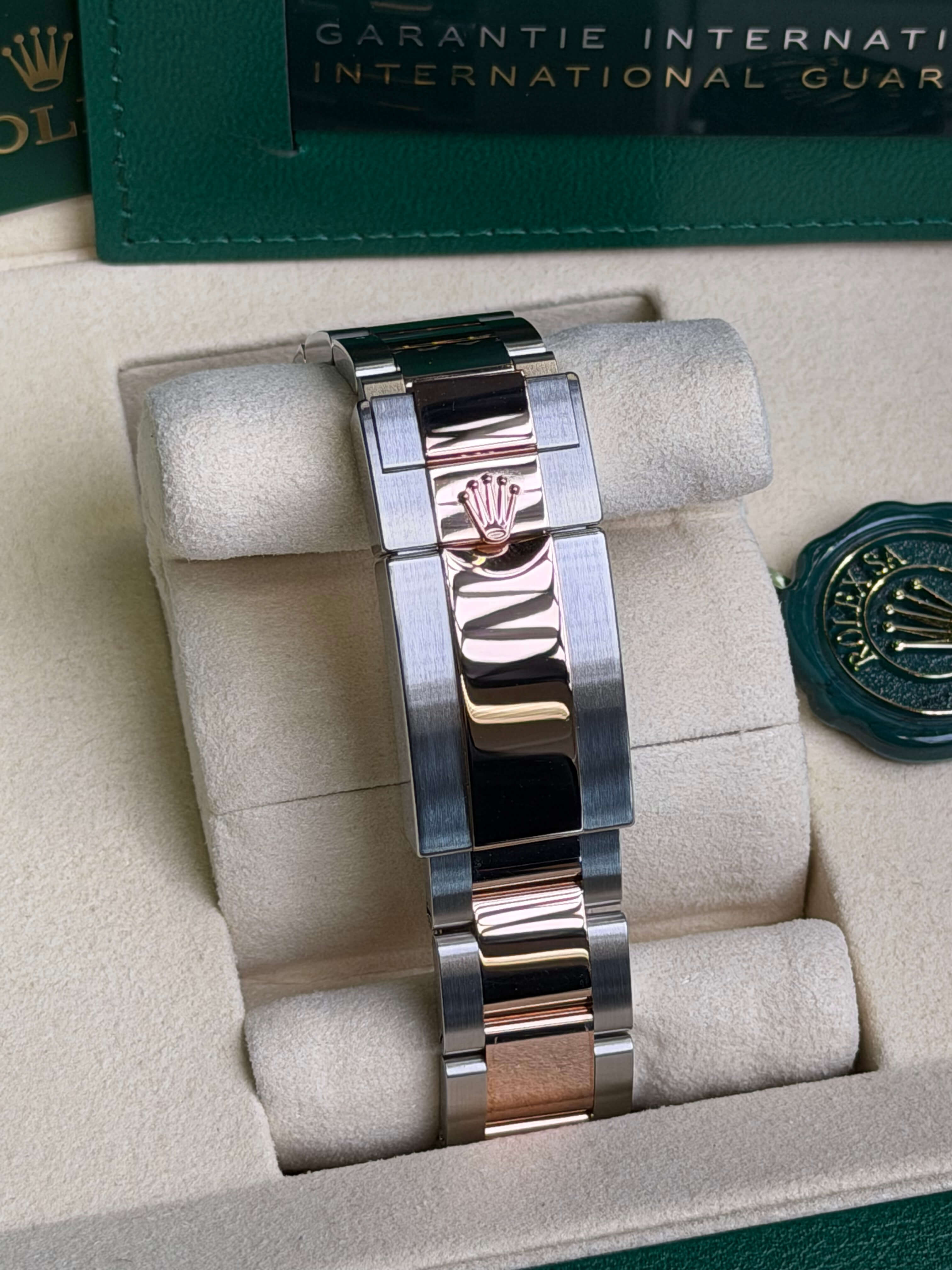 Watchrr - Authentic luxury watch