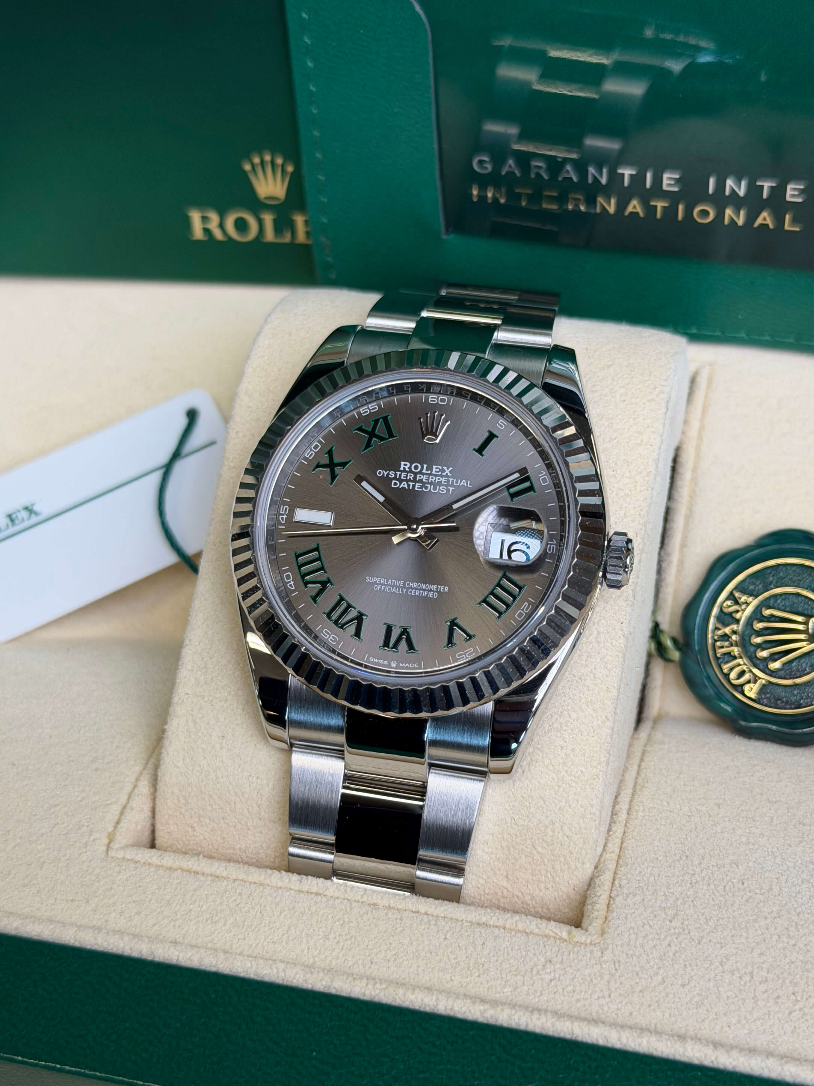 Watchrr - Authentic luxury watch