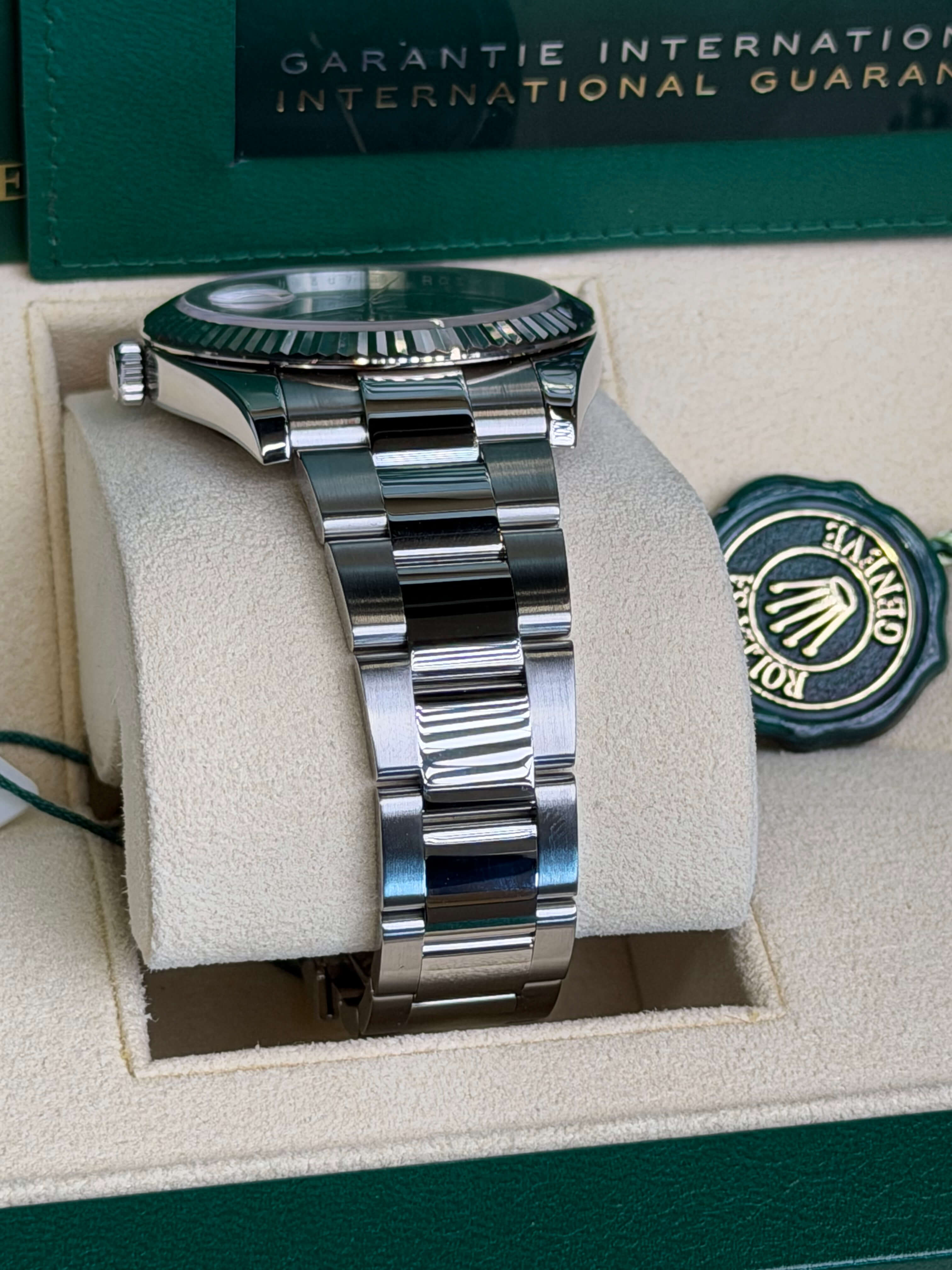 Watchrr - Authentic luxury watch