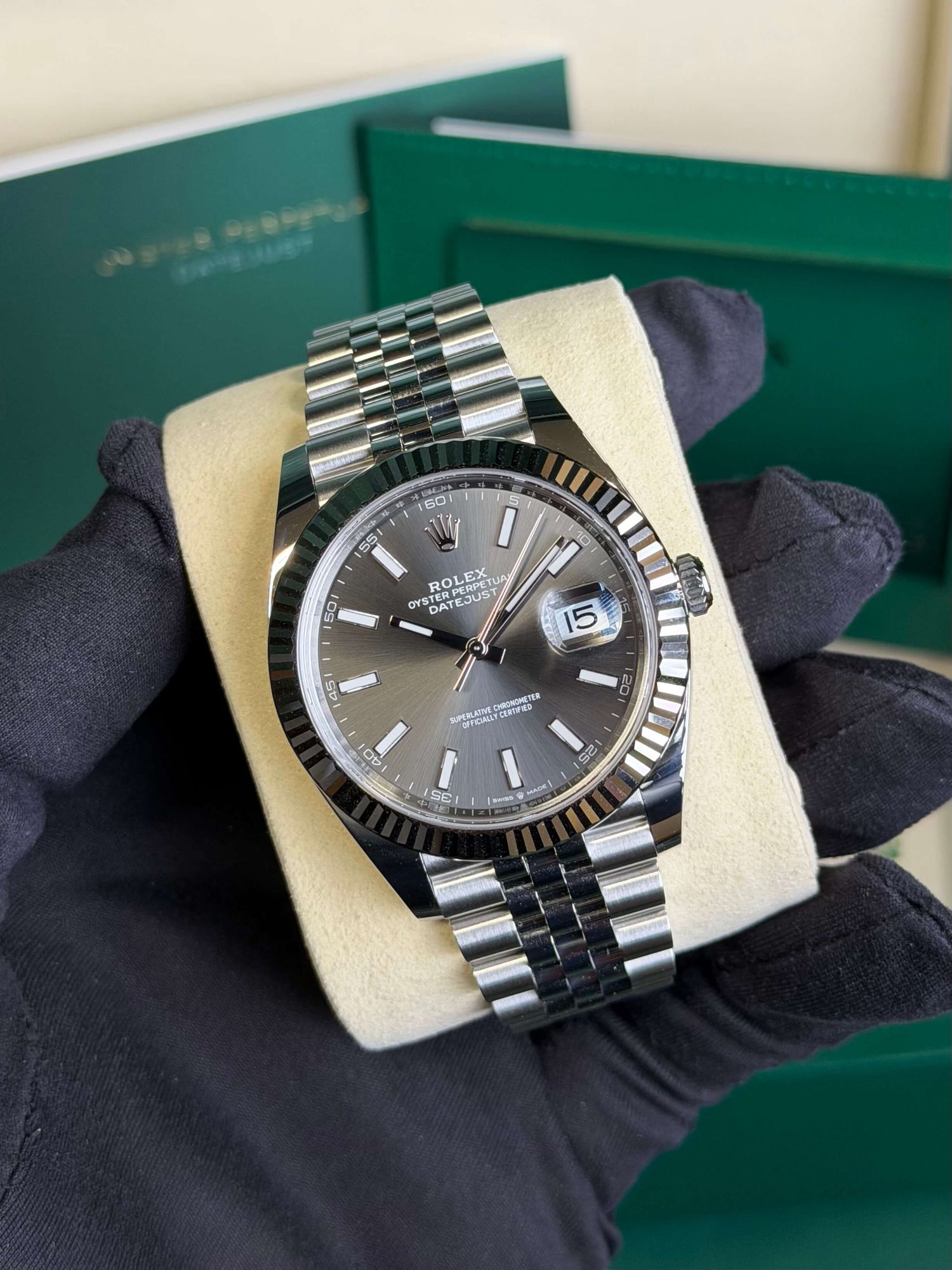 Rolex 126334-0014 Datejust 41 Stainless Steel Fluted / Jubilee / Dark Rhodium