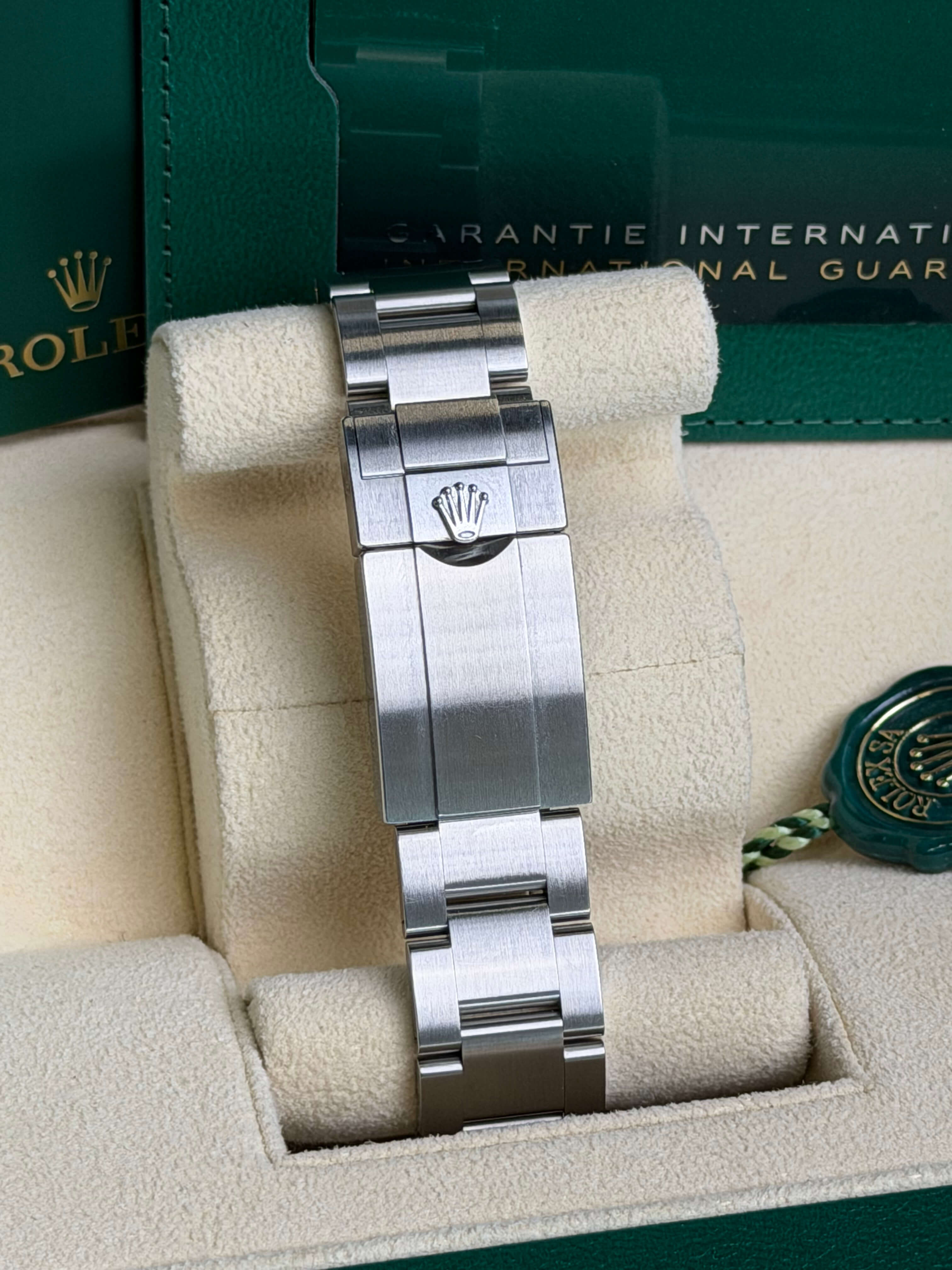 Watchrr - Authentic luxury watch
