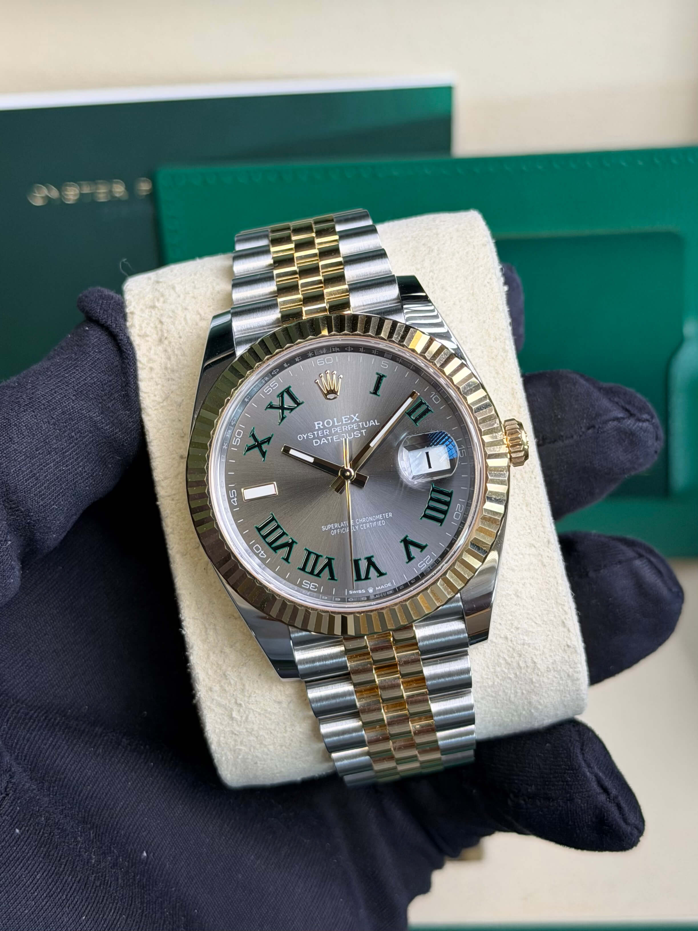 Rolex Datejust 41 126333-0020 - Wimbledon Rolesor Yellow Fluted / Jubilee / Slate - Roman