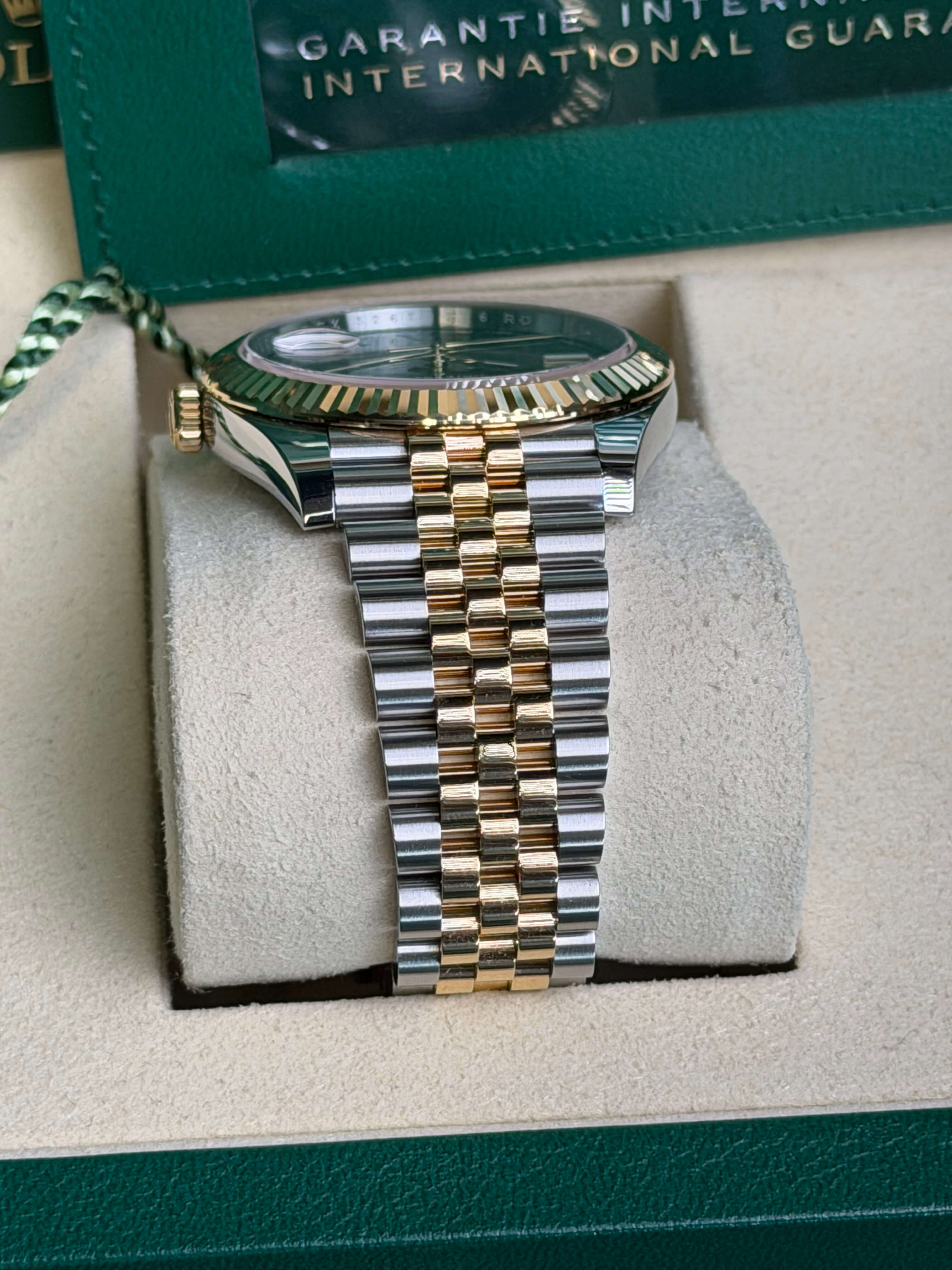 Watchrr - Authentic luxury watch