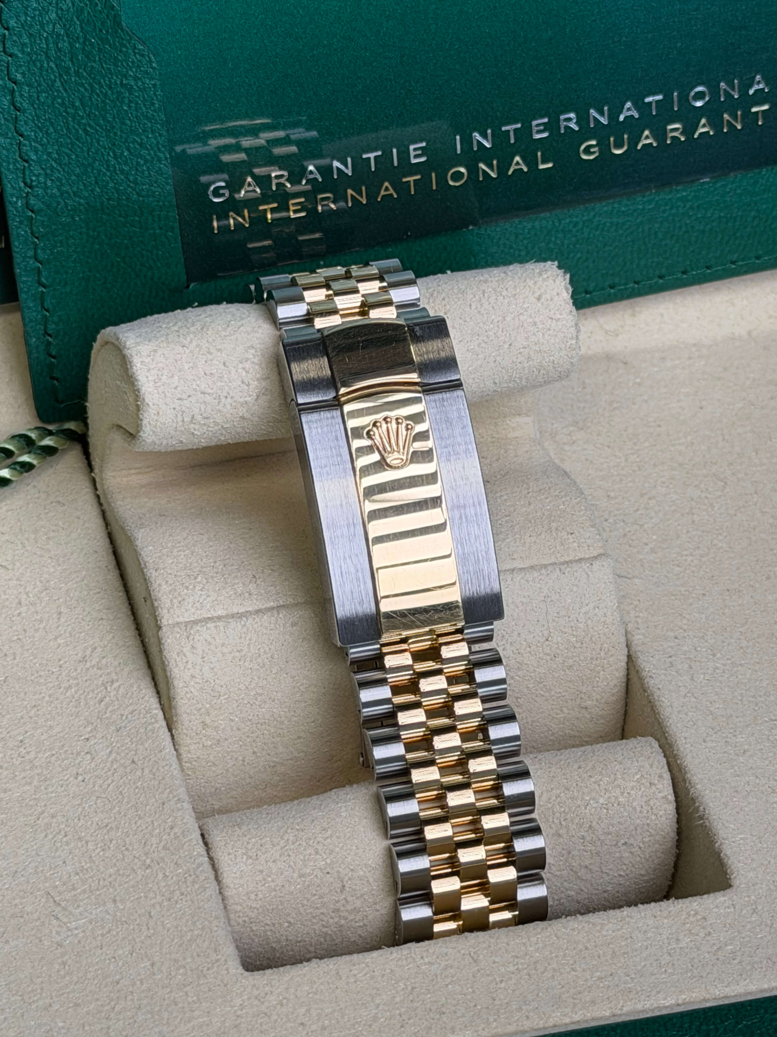 Watchrr - Authentic luxury watch