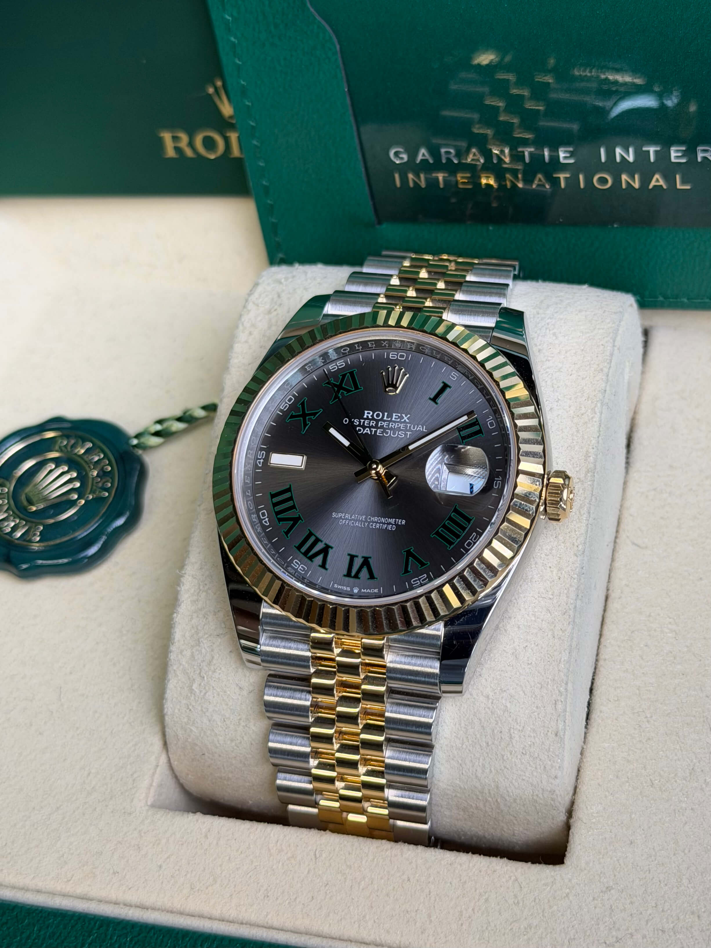 Watchrr - Authentic luxury watch