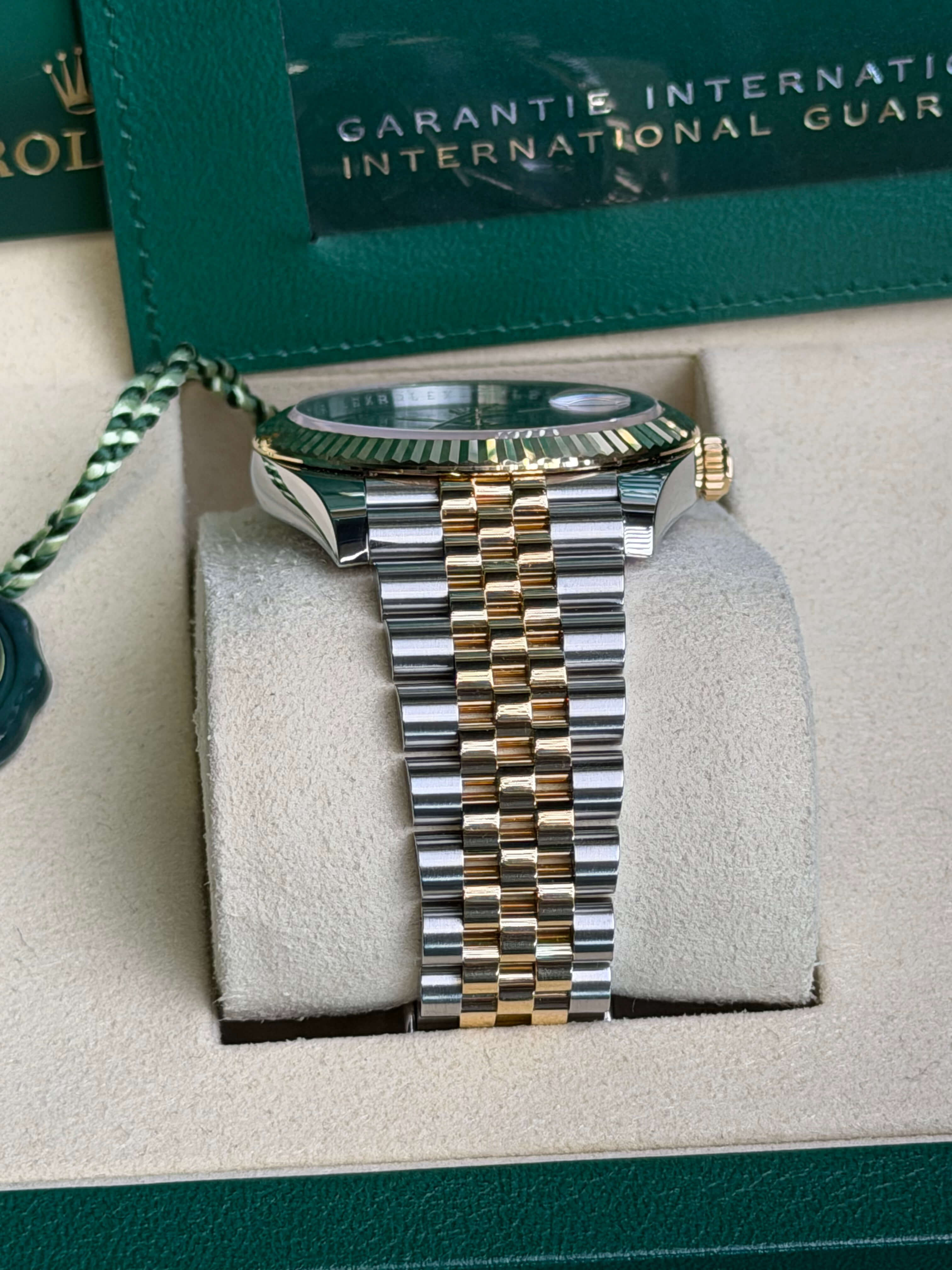Watchrr - Authentic luxury watch