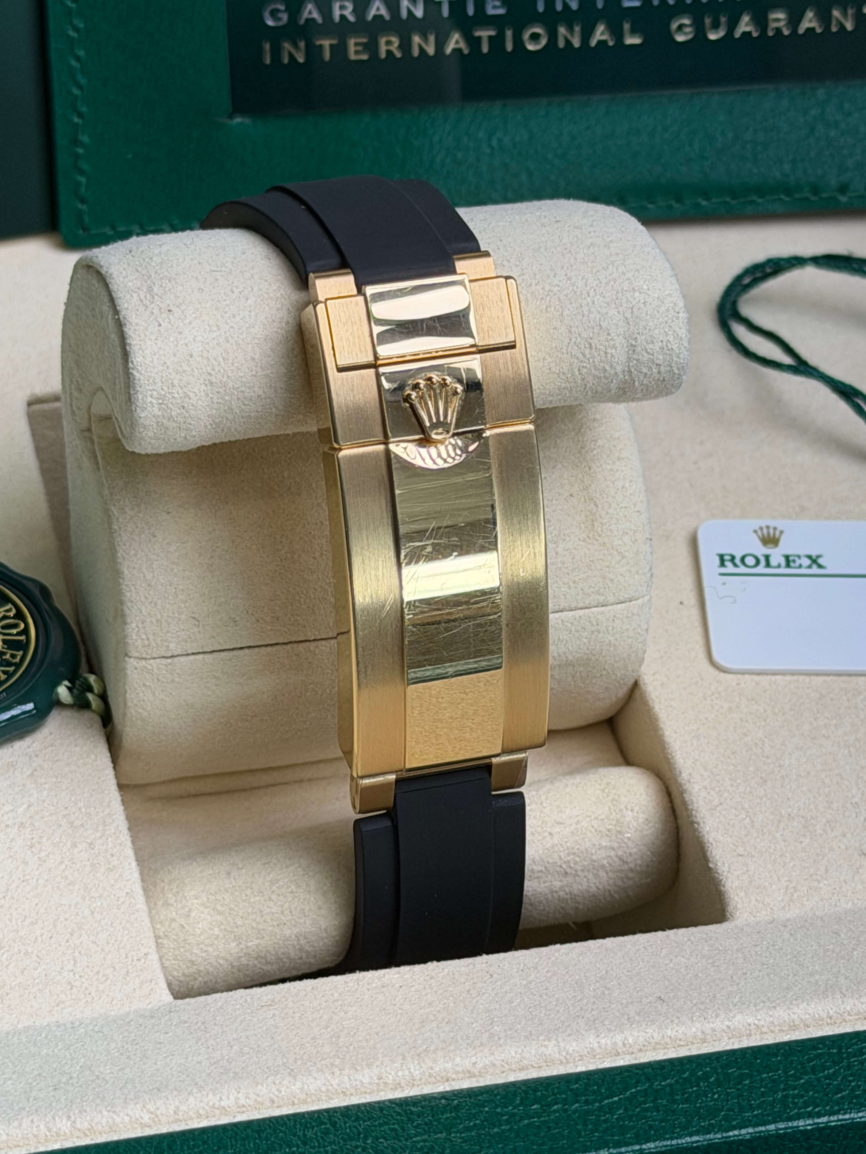 Watchrr - Authentic luxury watch
