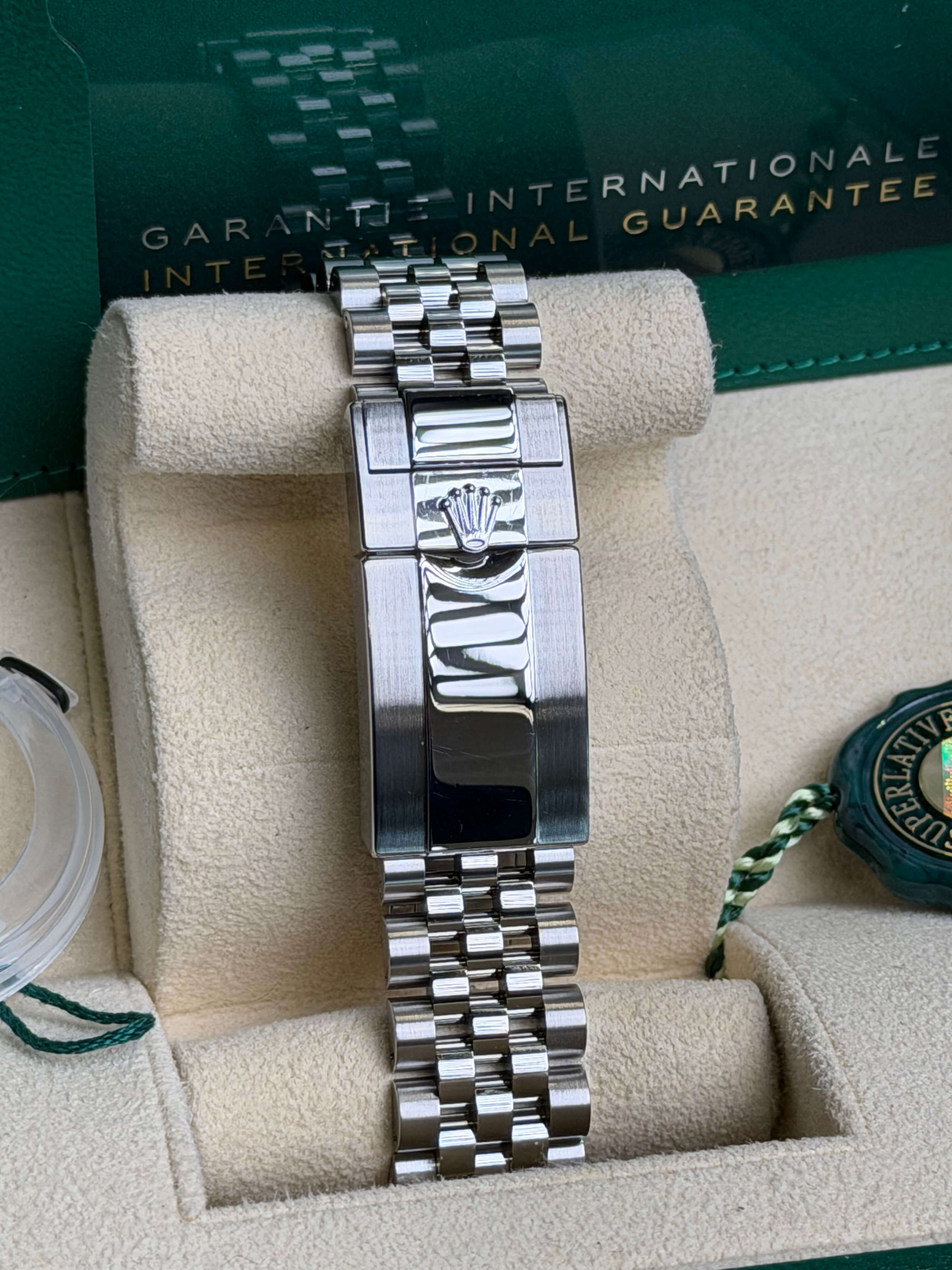 Watchrr - Authentic luxury watch