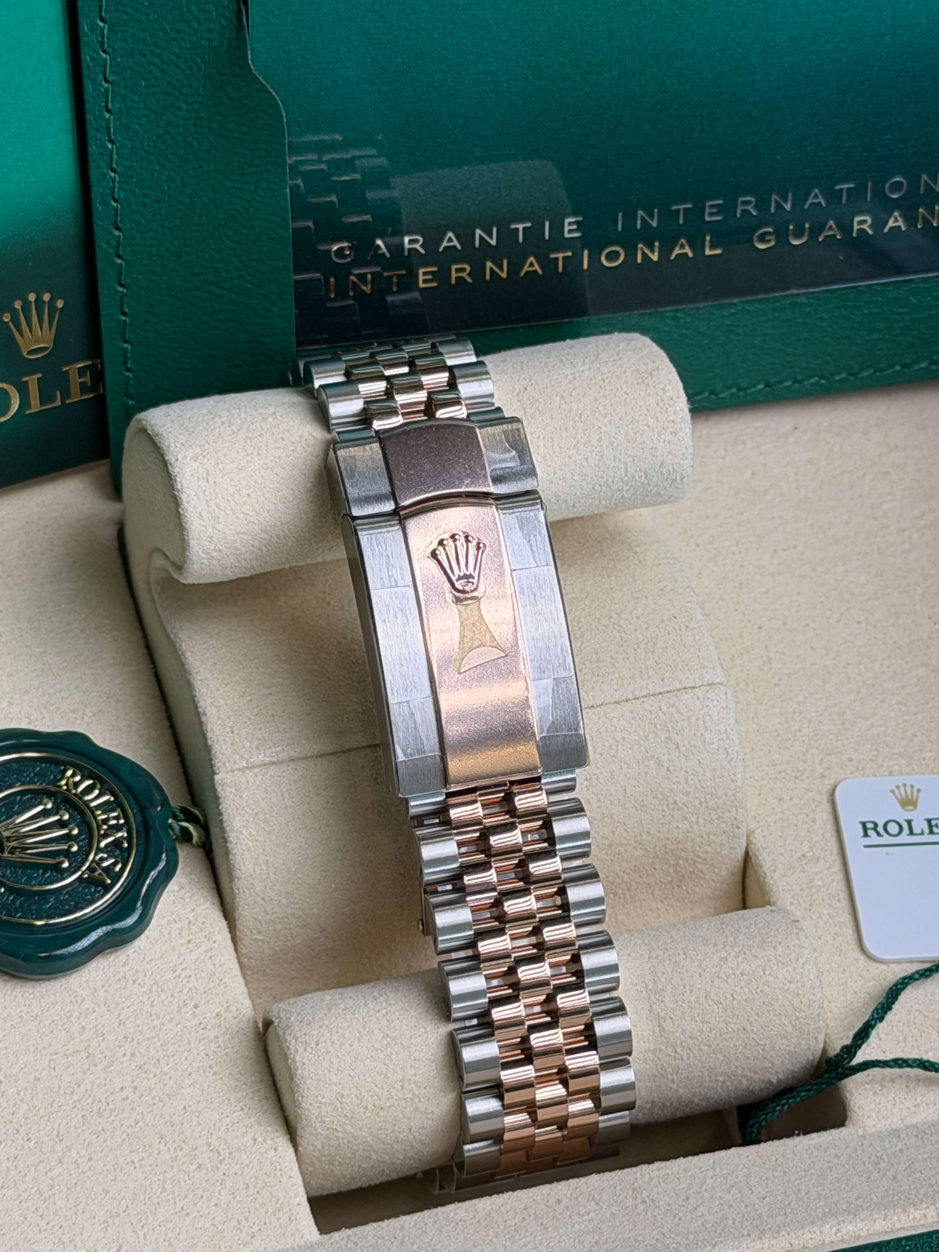 Watchrr - Authentic luxury watch