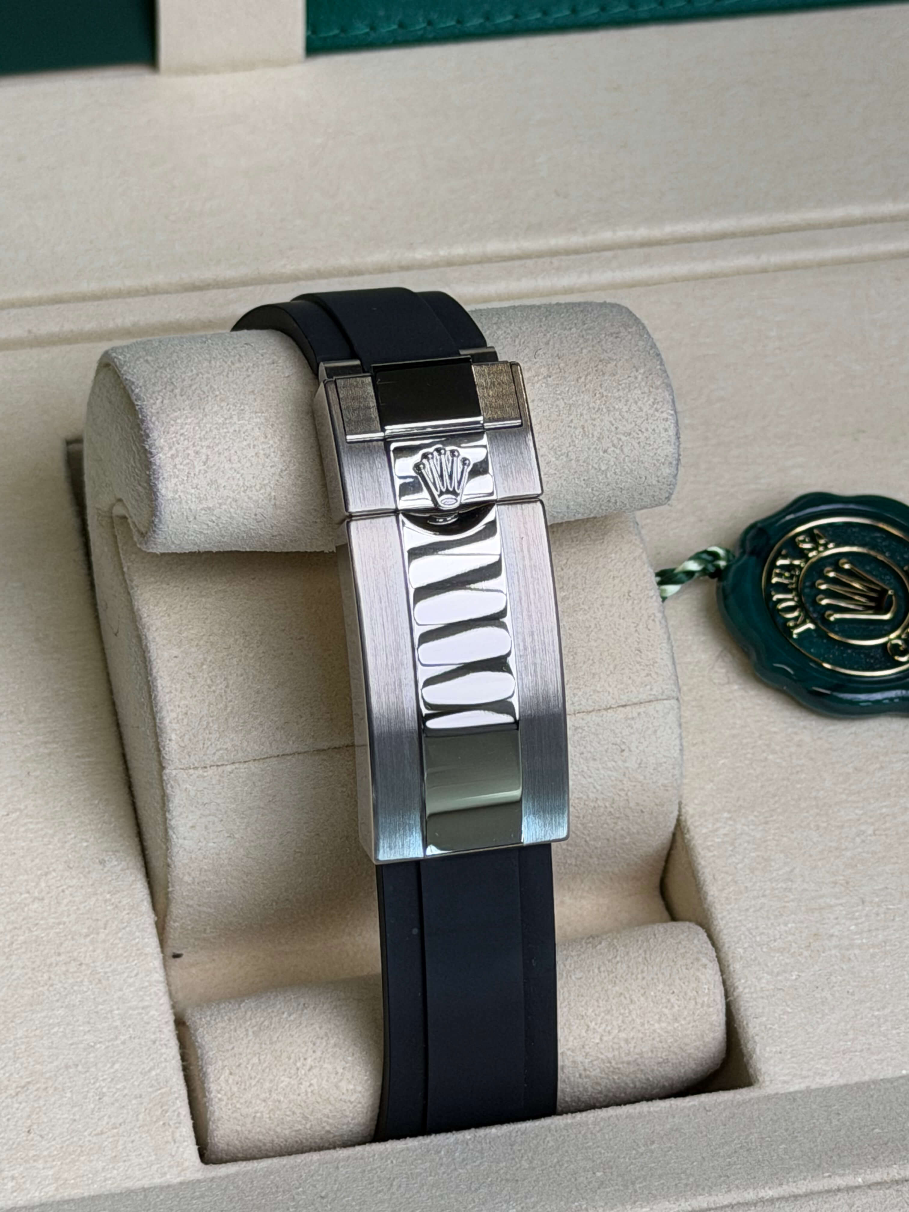 Watchrr - Authentic luxury watch