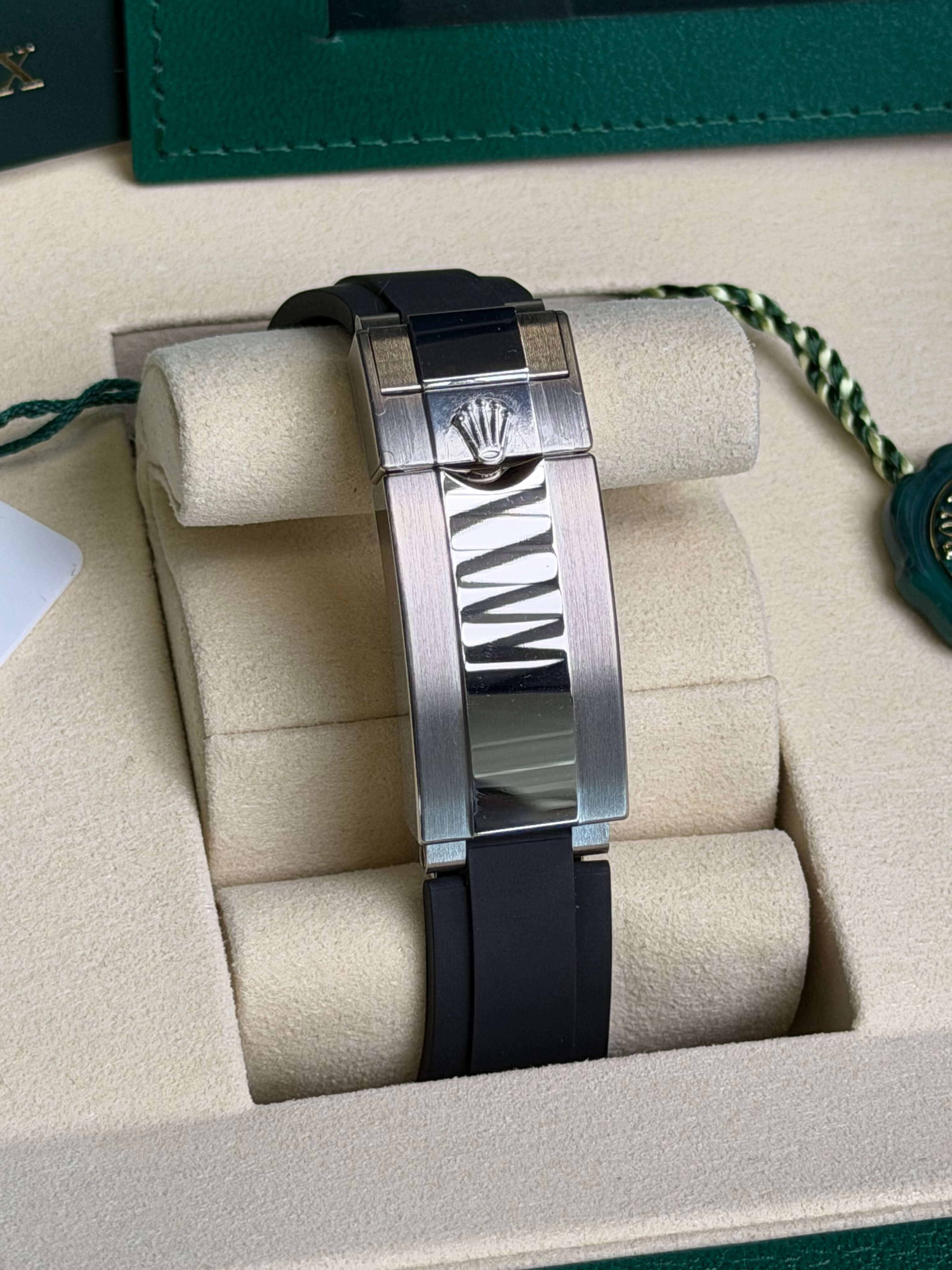 Watchrr - Authentic luxury watch