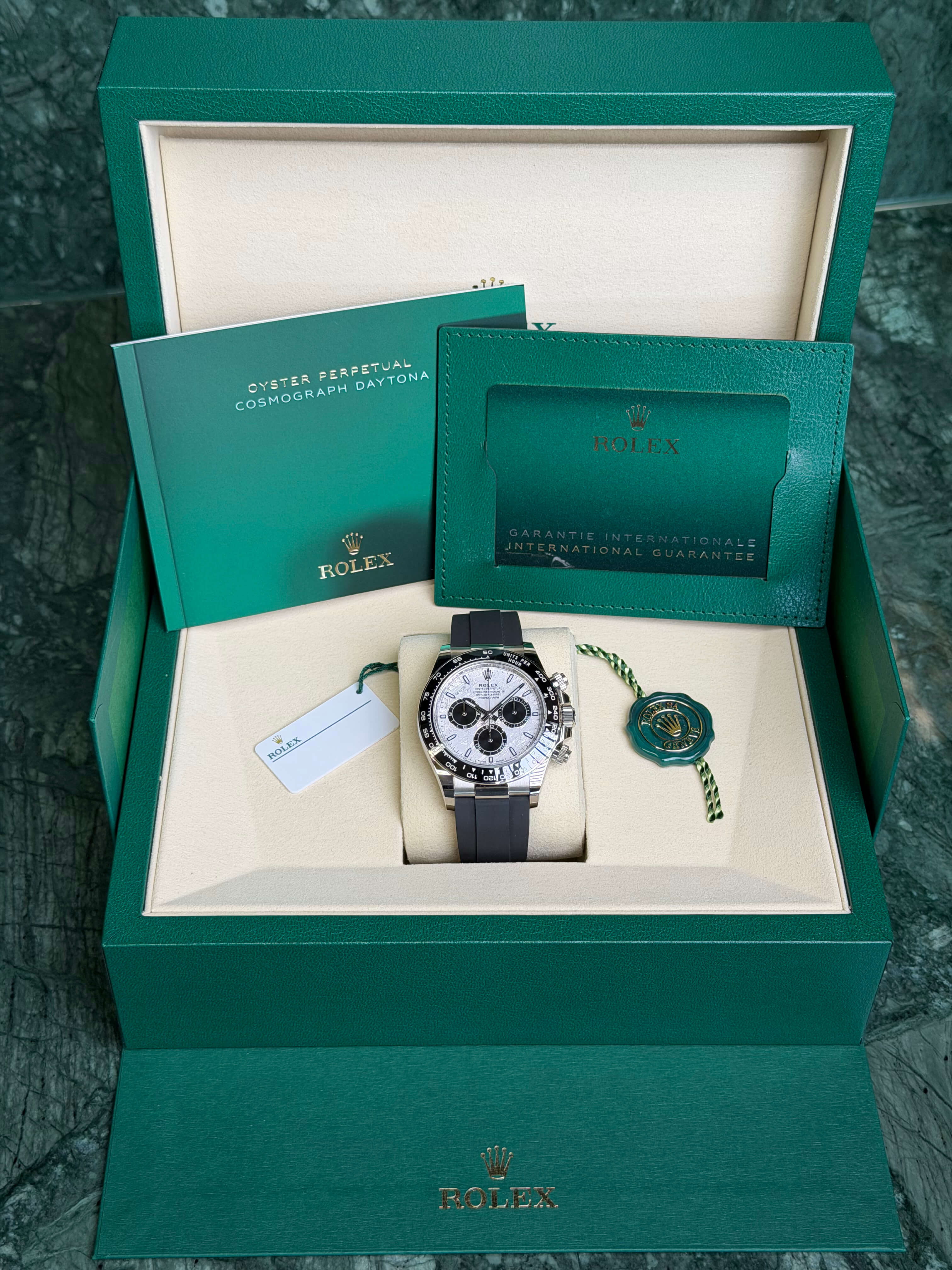Watchrr - Authentic luxury watch