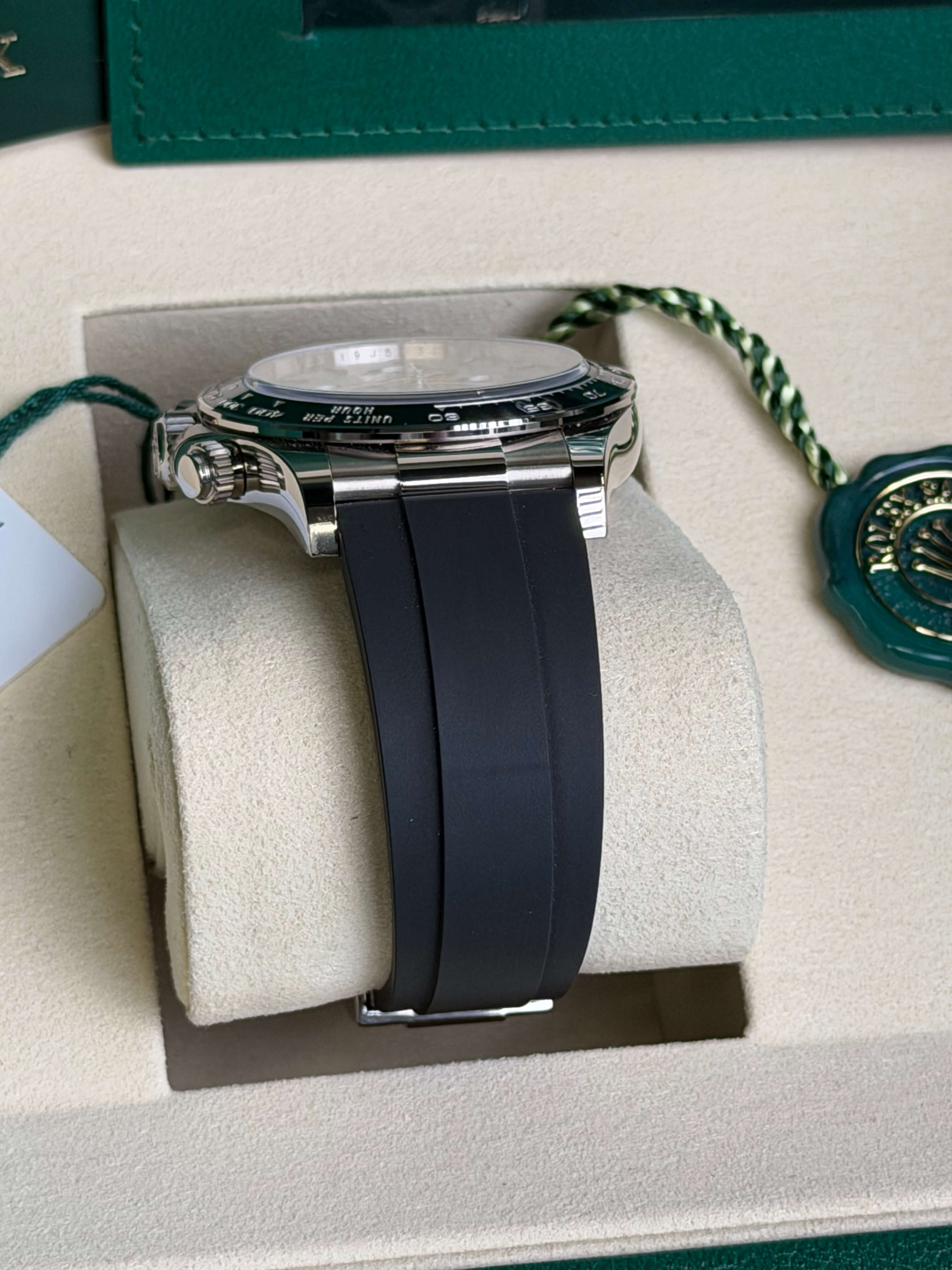 Watchrr - Authentic luxury watch