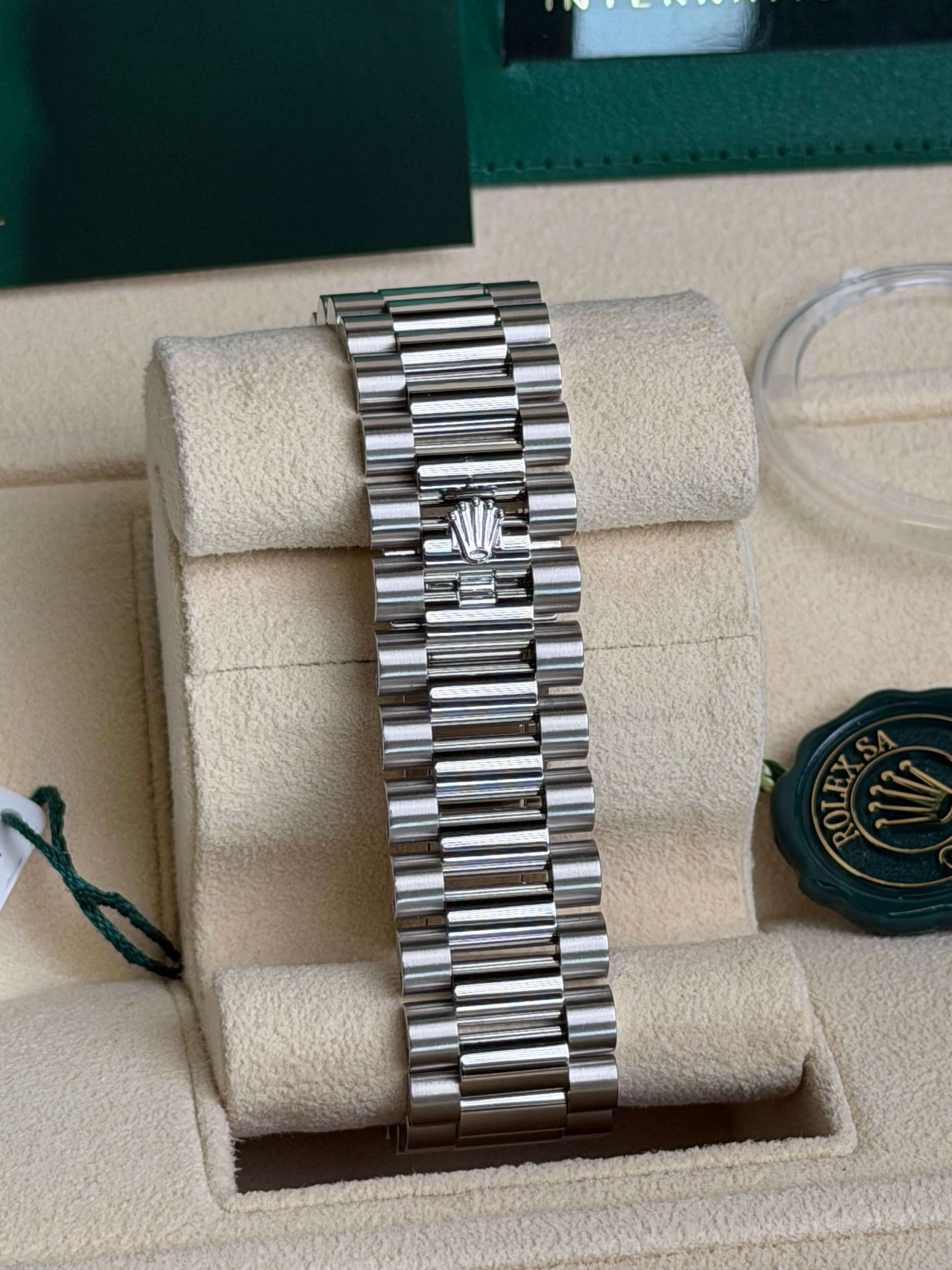 Watchrr - Authentic luxury watch