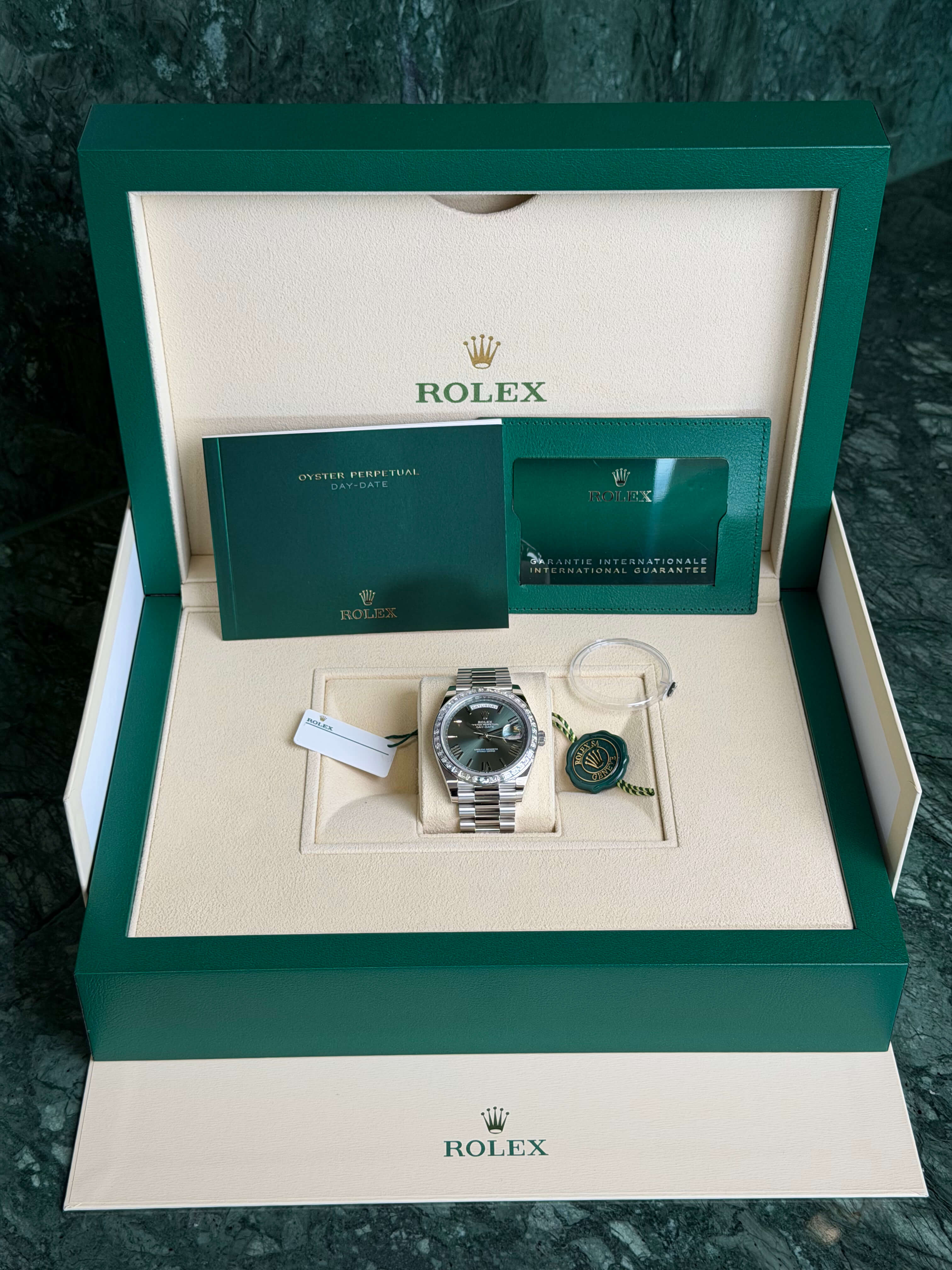 Watchrr - Authentic luxury watch