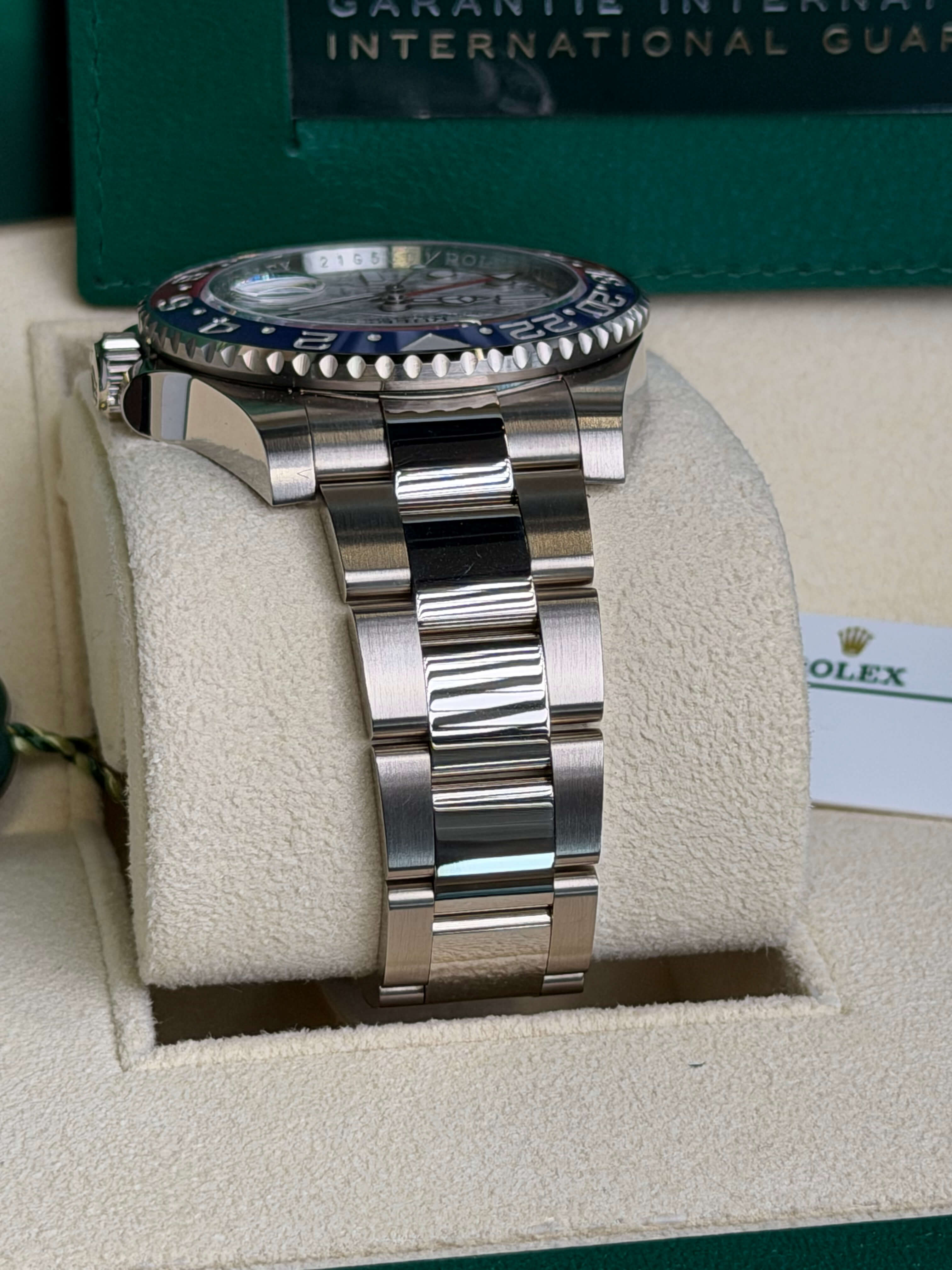 Watchrr - Authentic luxury watch