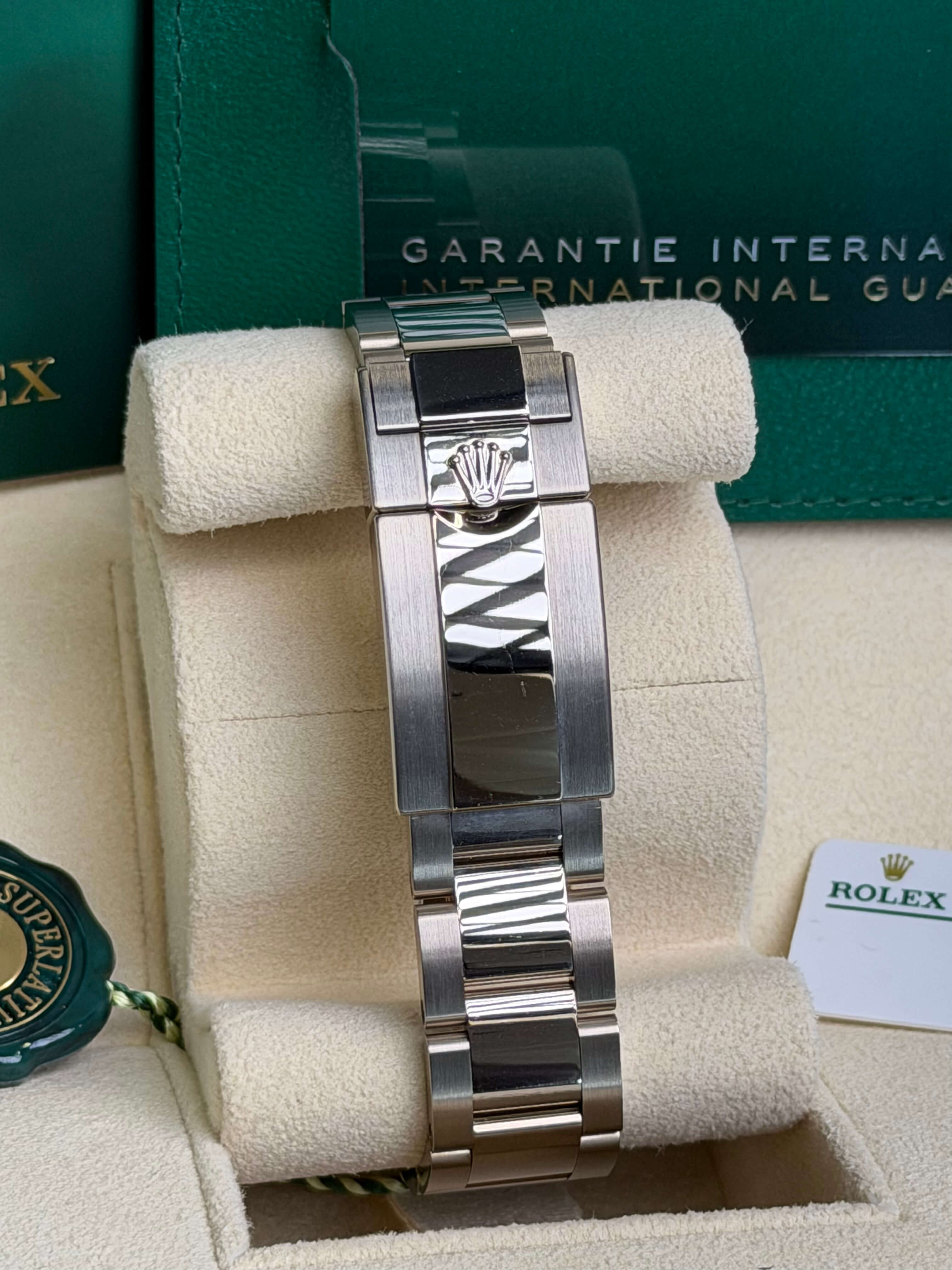 Watchrr - Authentic luxury watch