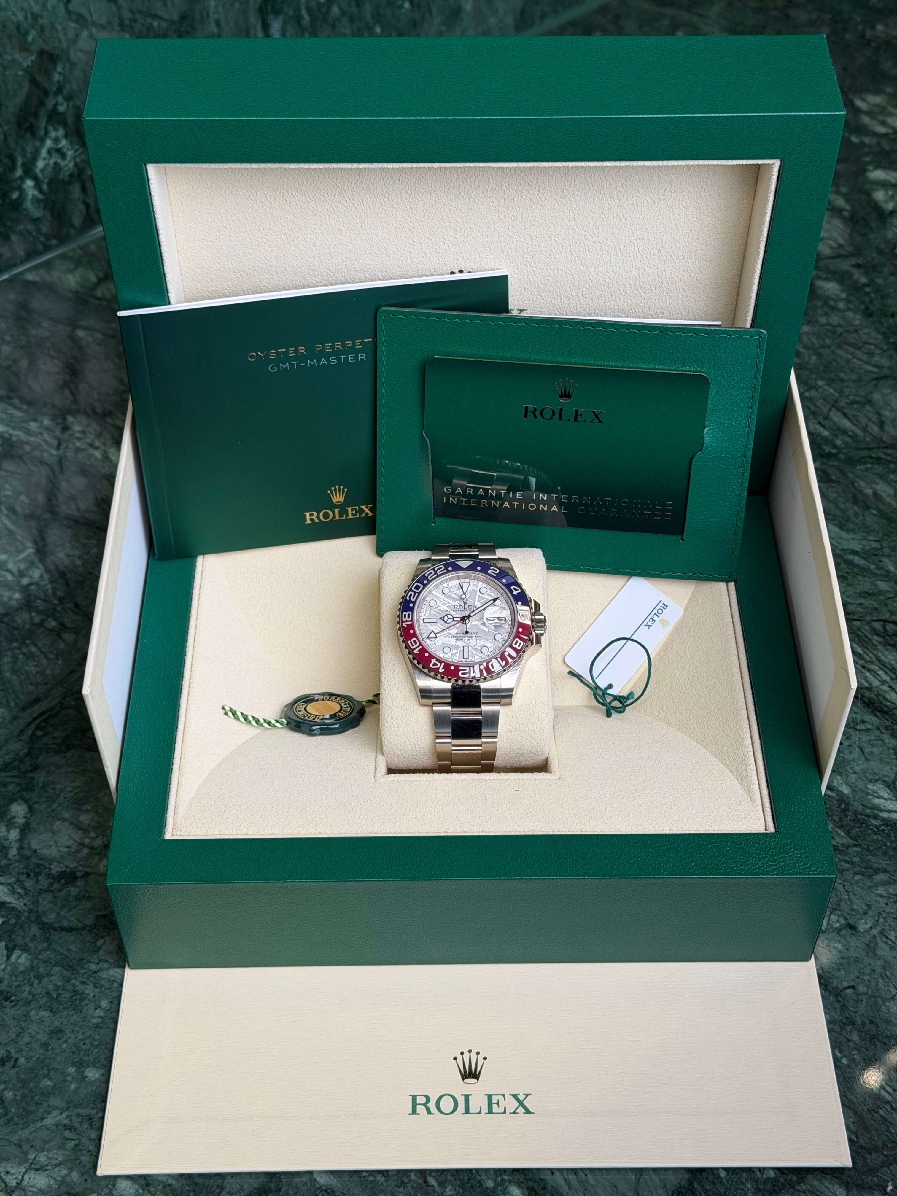 Watchrr - Authentic luxury watch