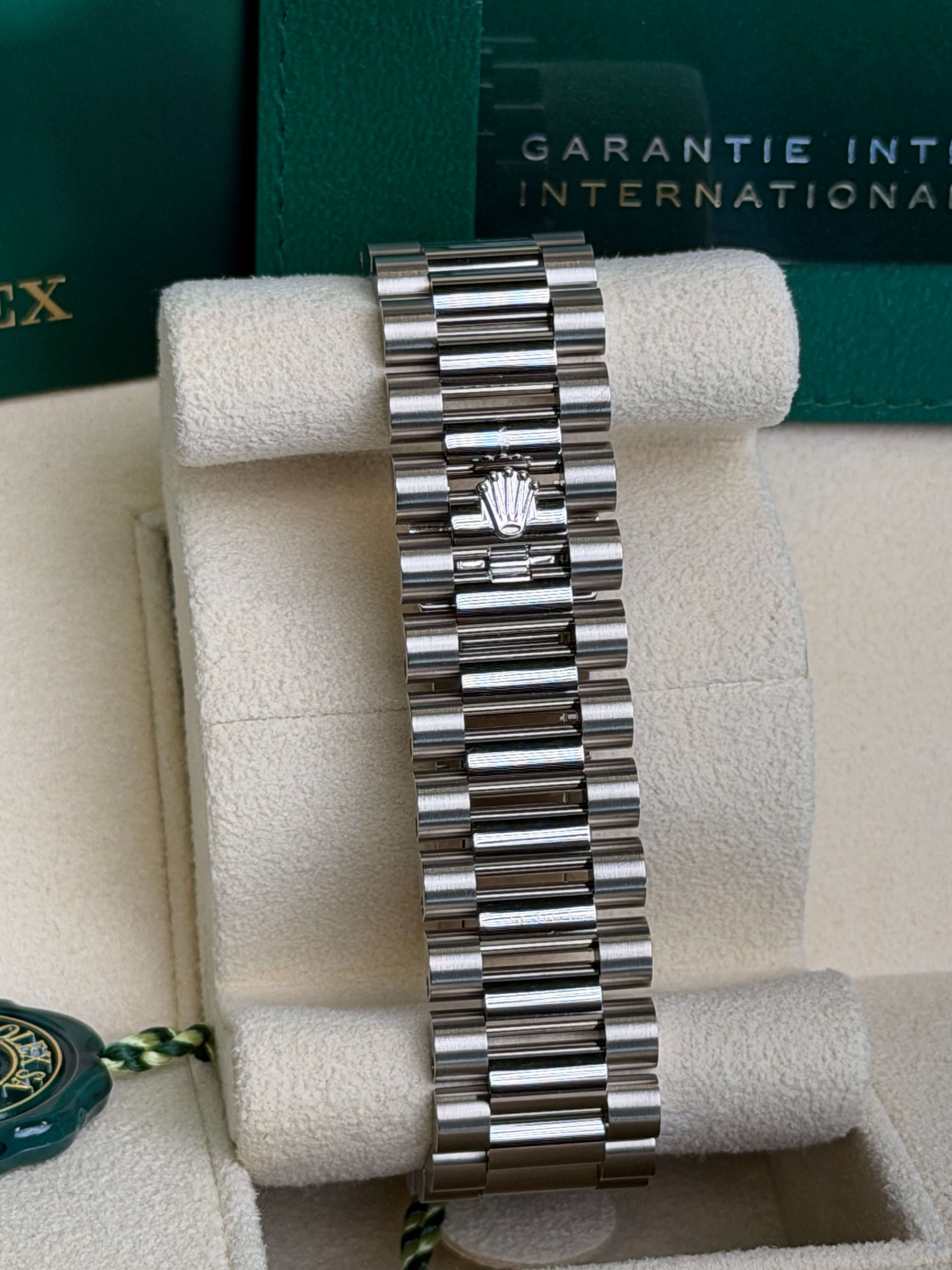 Watchrr - Authentic luxury watch