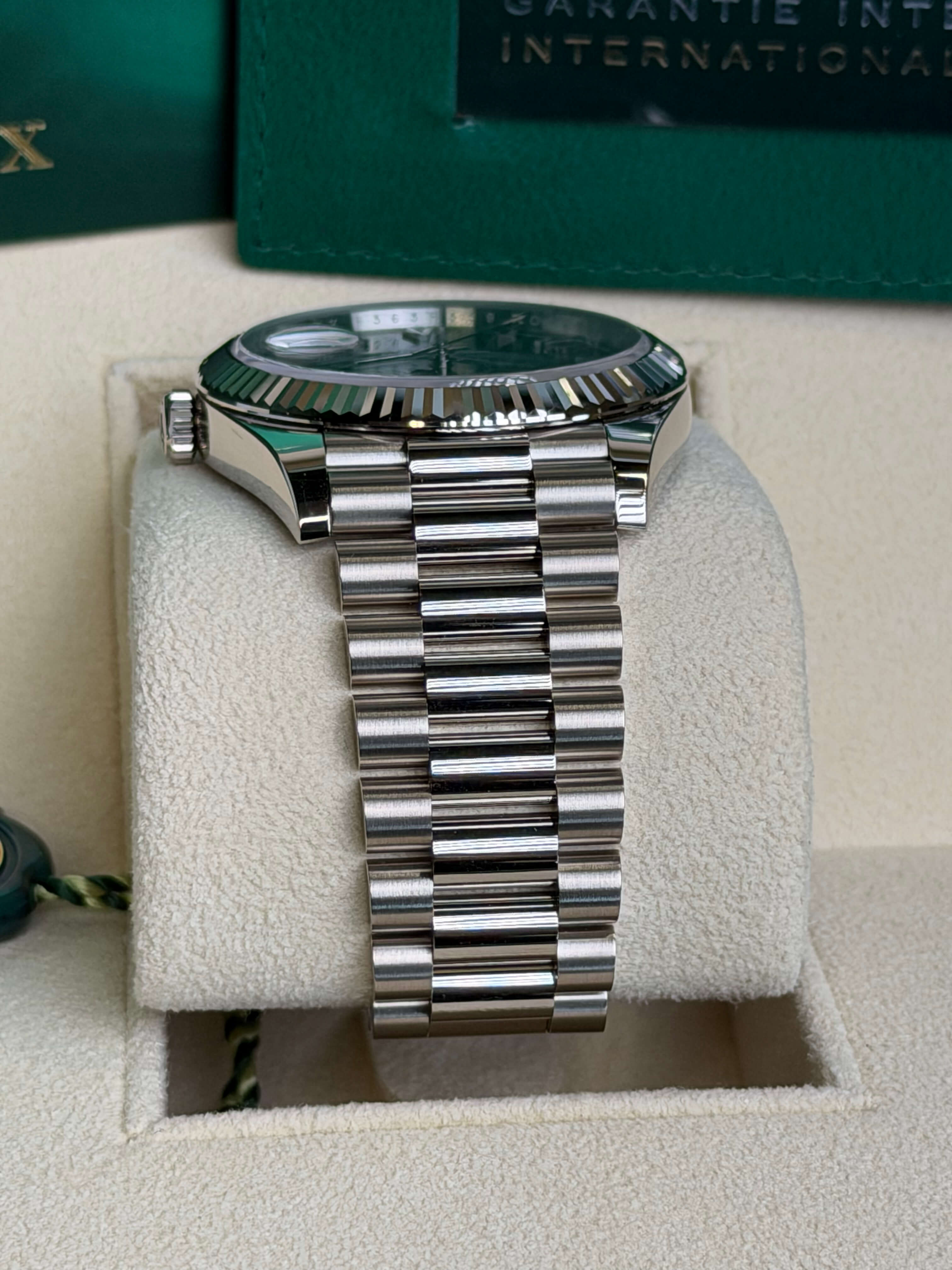 Watchrr - Authentic luxury watch