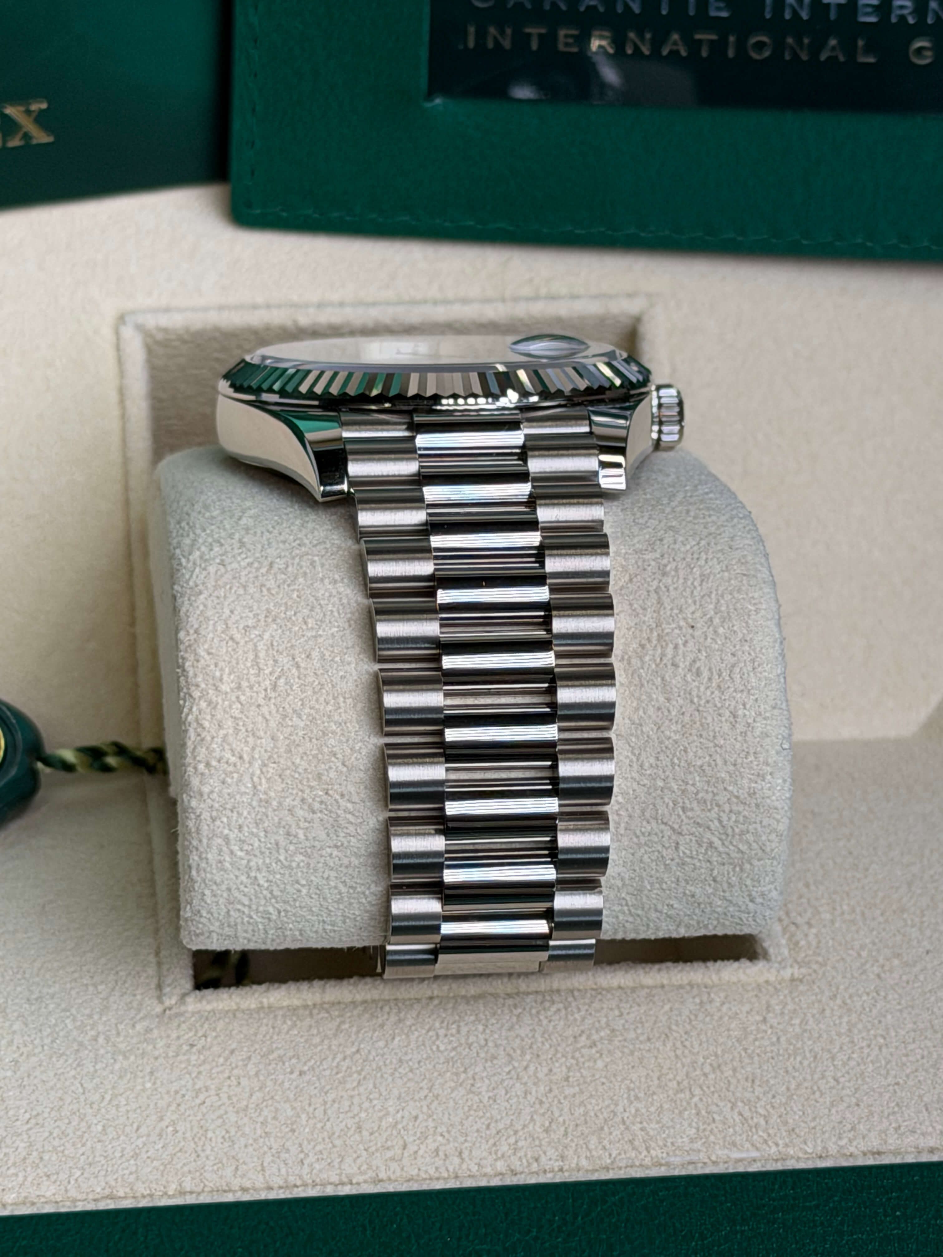 Watchrr - Authentic luxury watch