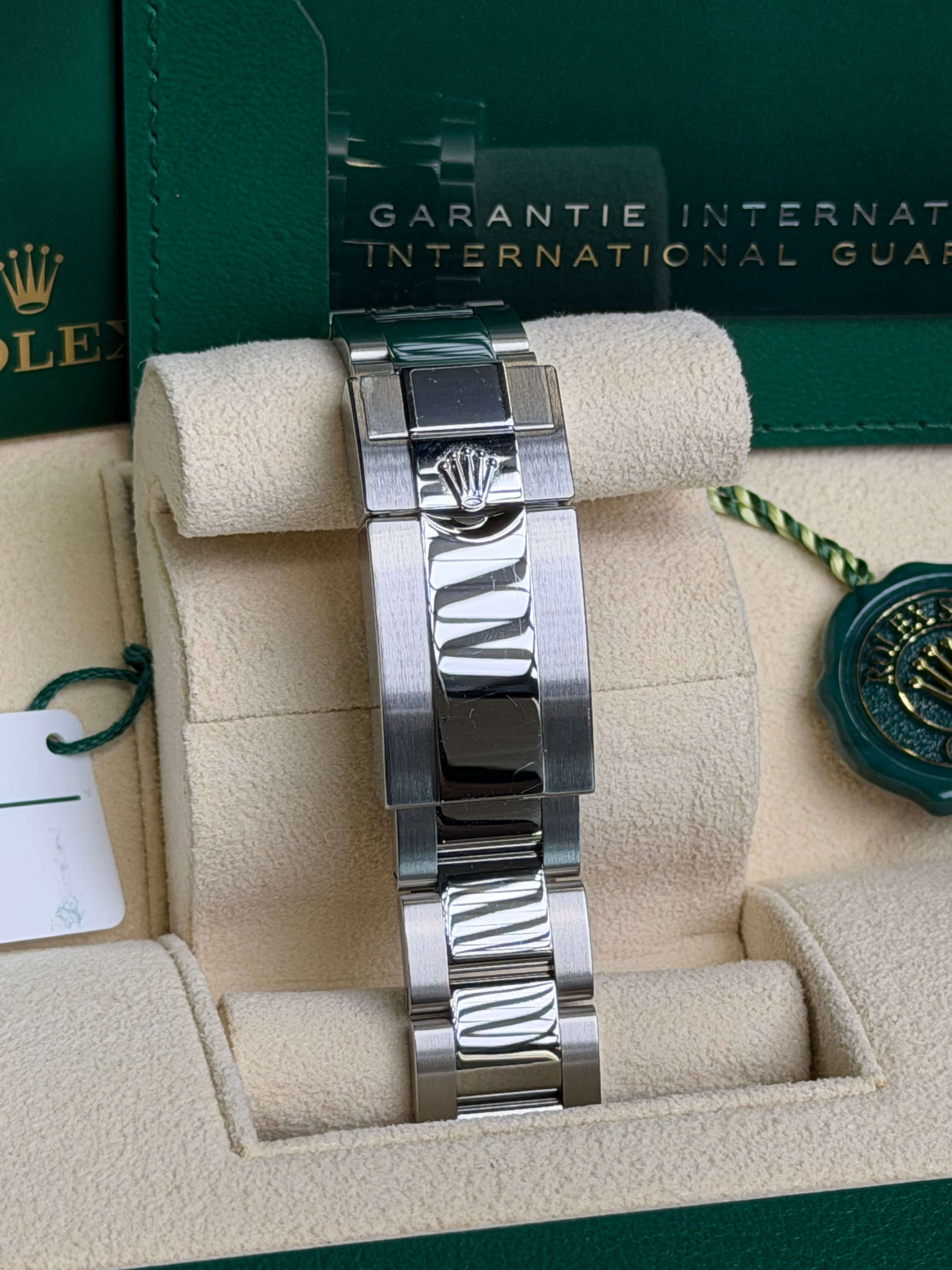 Watchrr - Authentic luxury watch