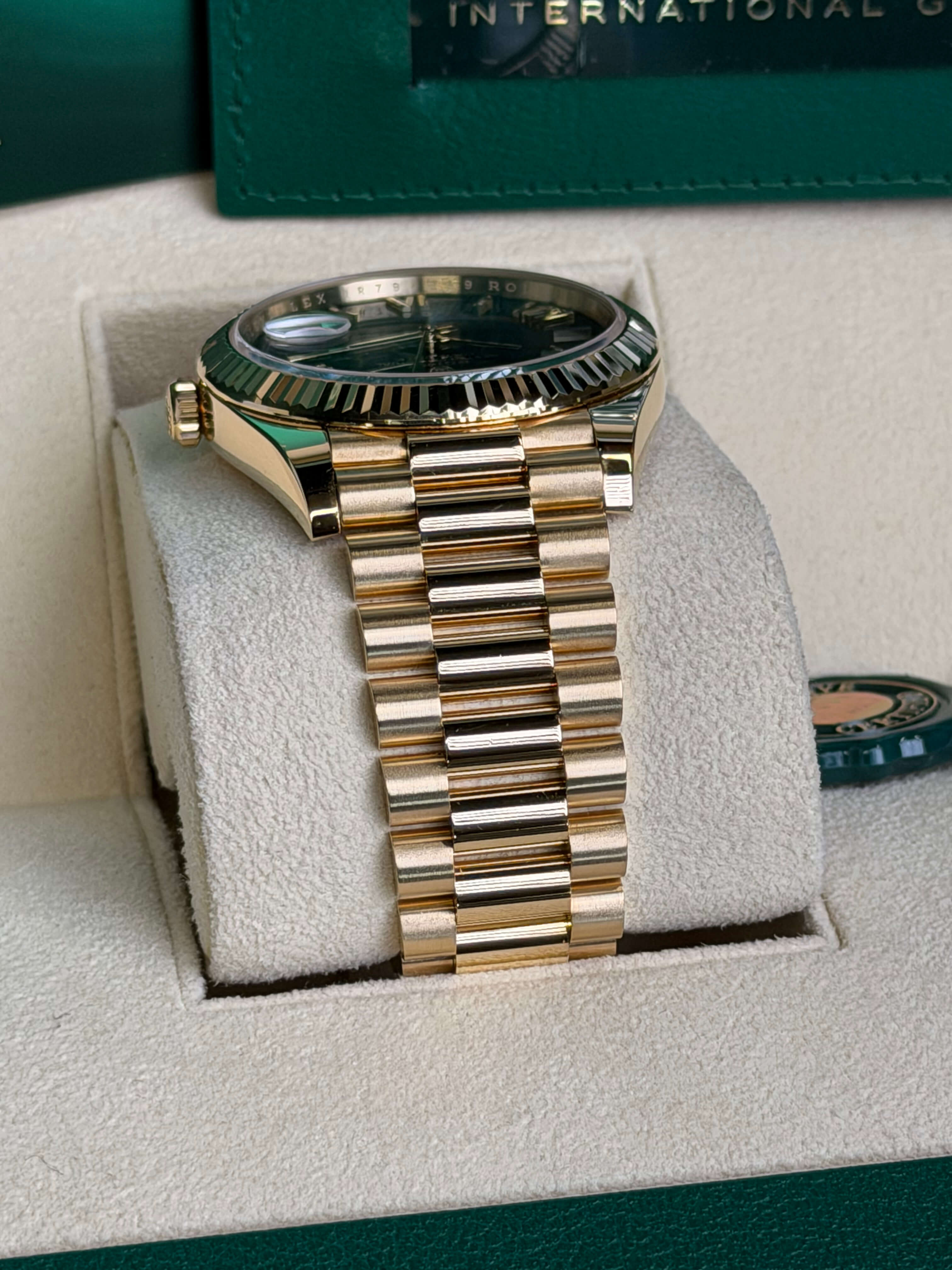 Watchrr - Authentic luxury watch