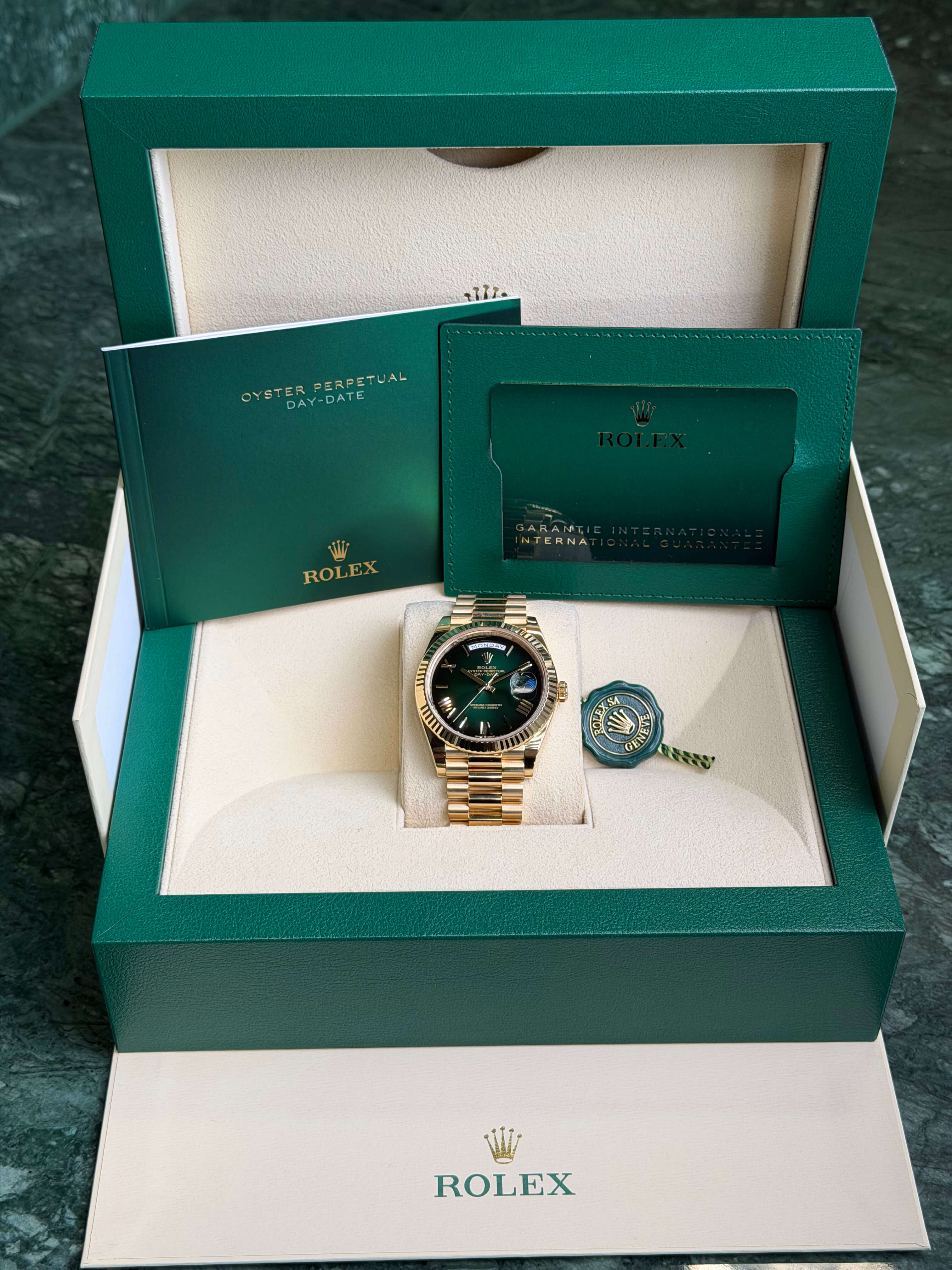 Watchrr - Authentic luxury watch
