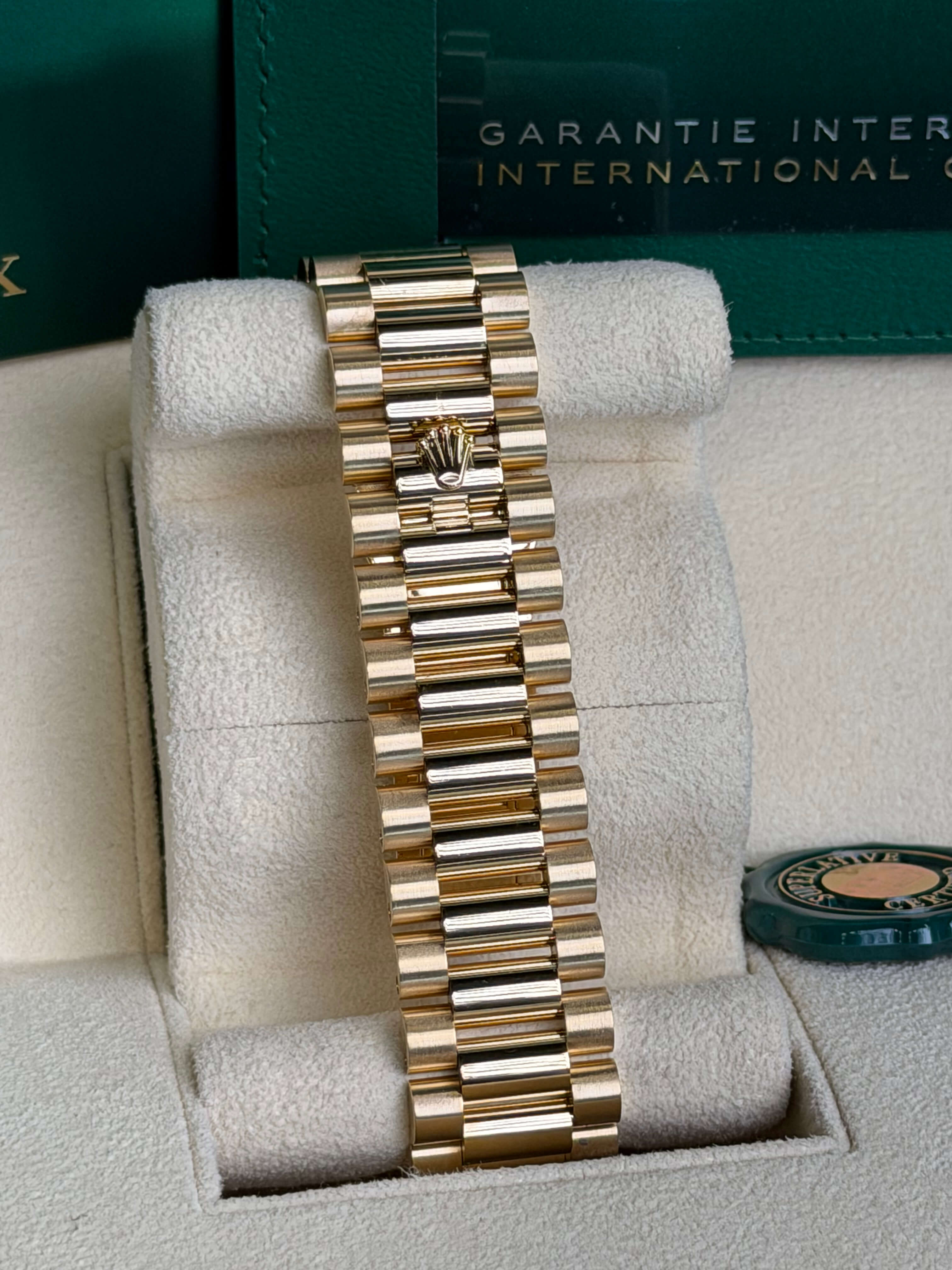 Watchrr - Authentic luxury watch