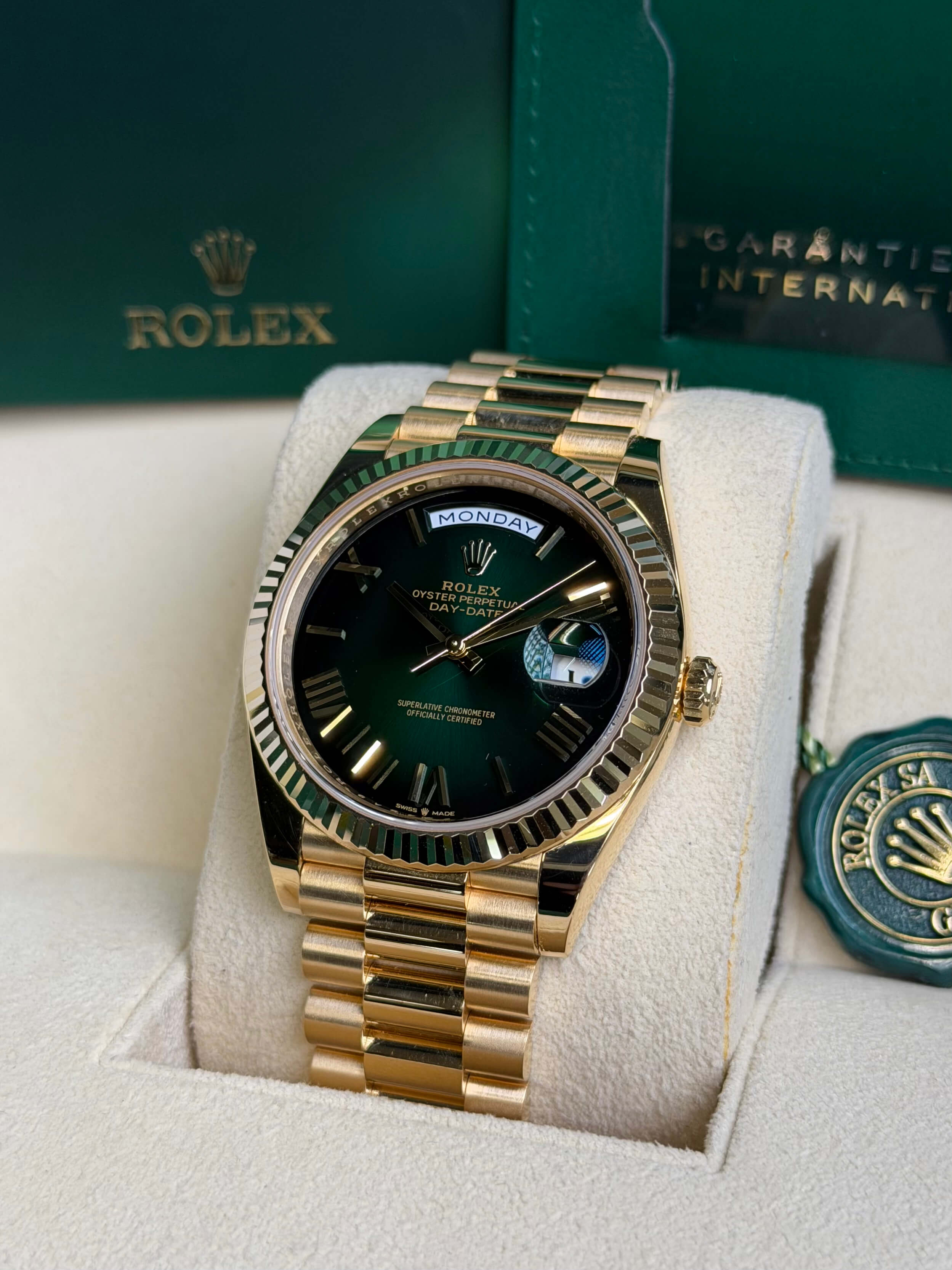 Watchrr - Authentic luxury watch