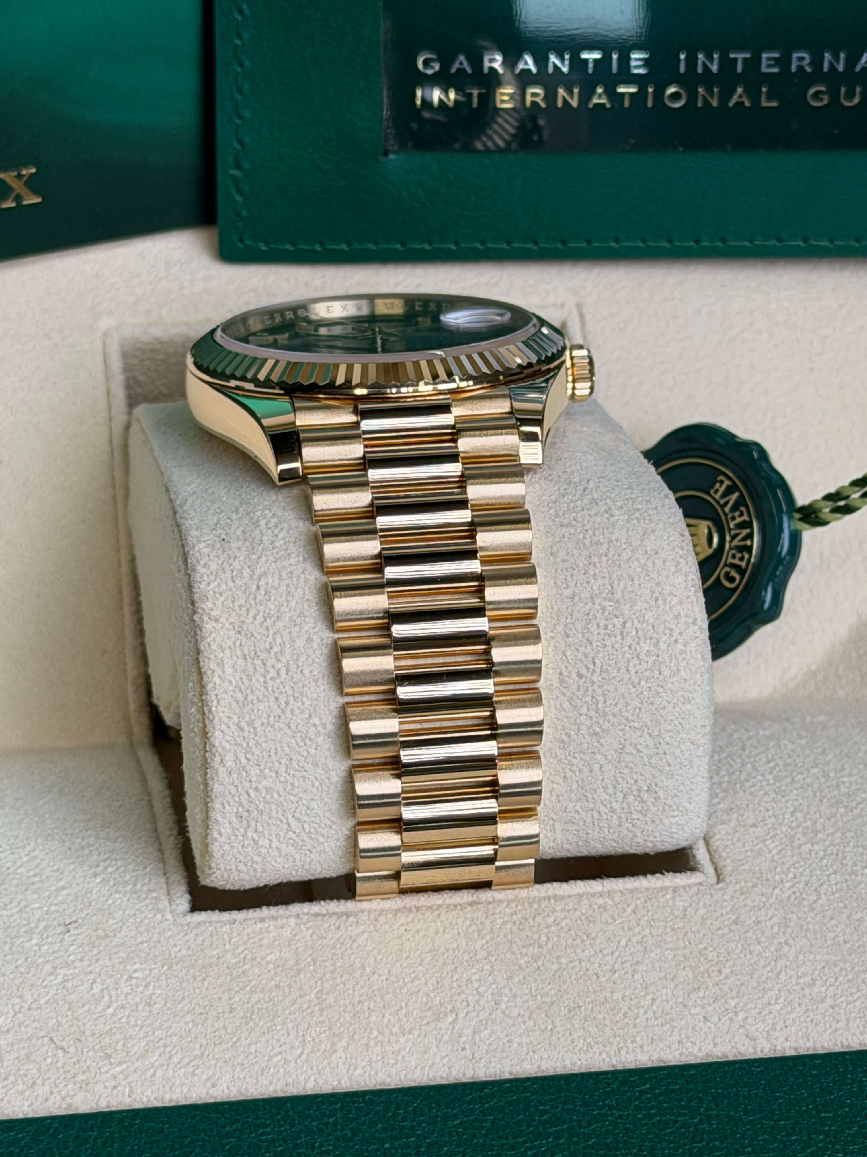 Watchrr - Authentic luxury watch