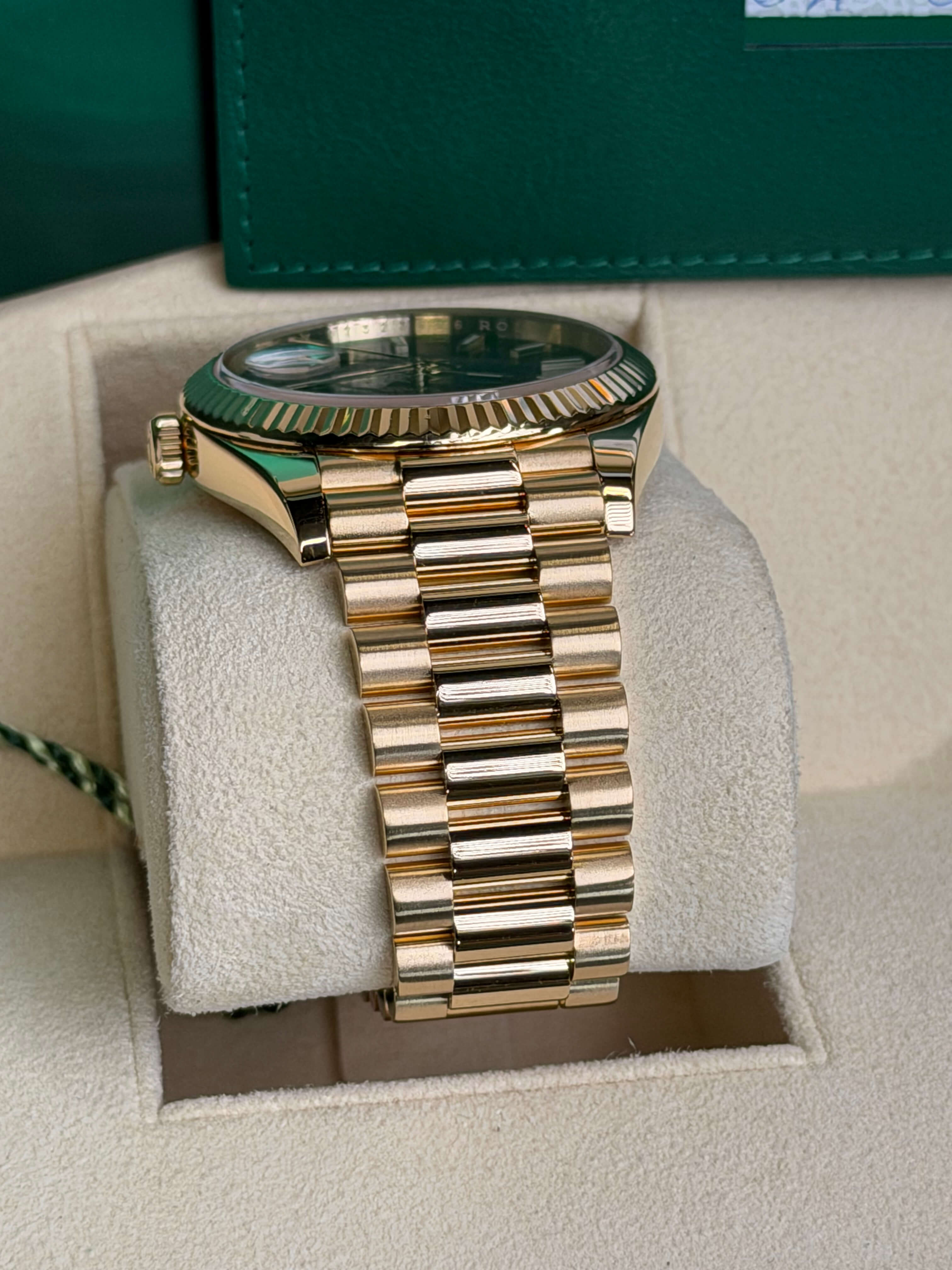 Watchrr - Authentic luxury watch