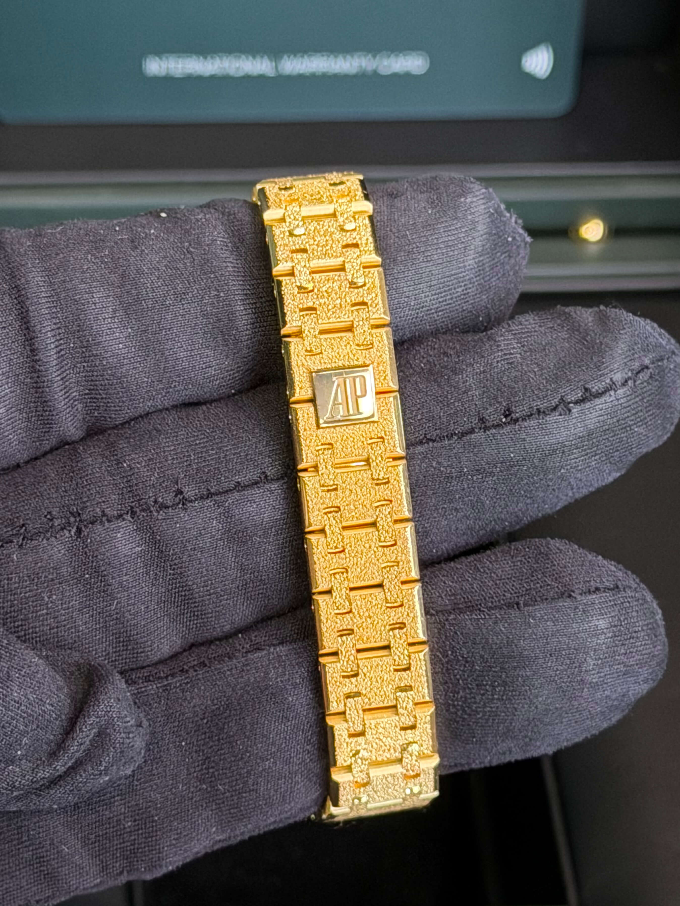 Watchrr - Authentic luxury watch