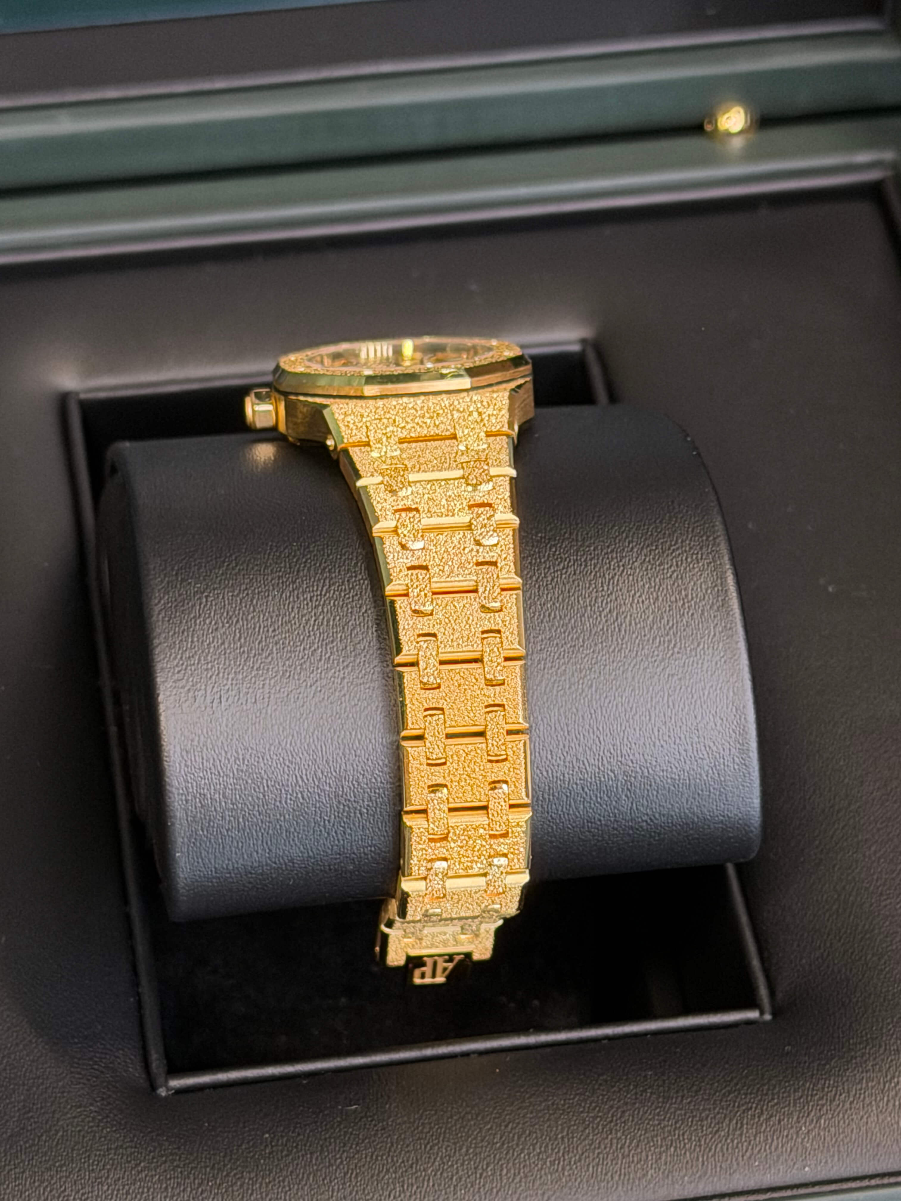 Watchrr - Authentic luxury watch