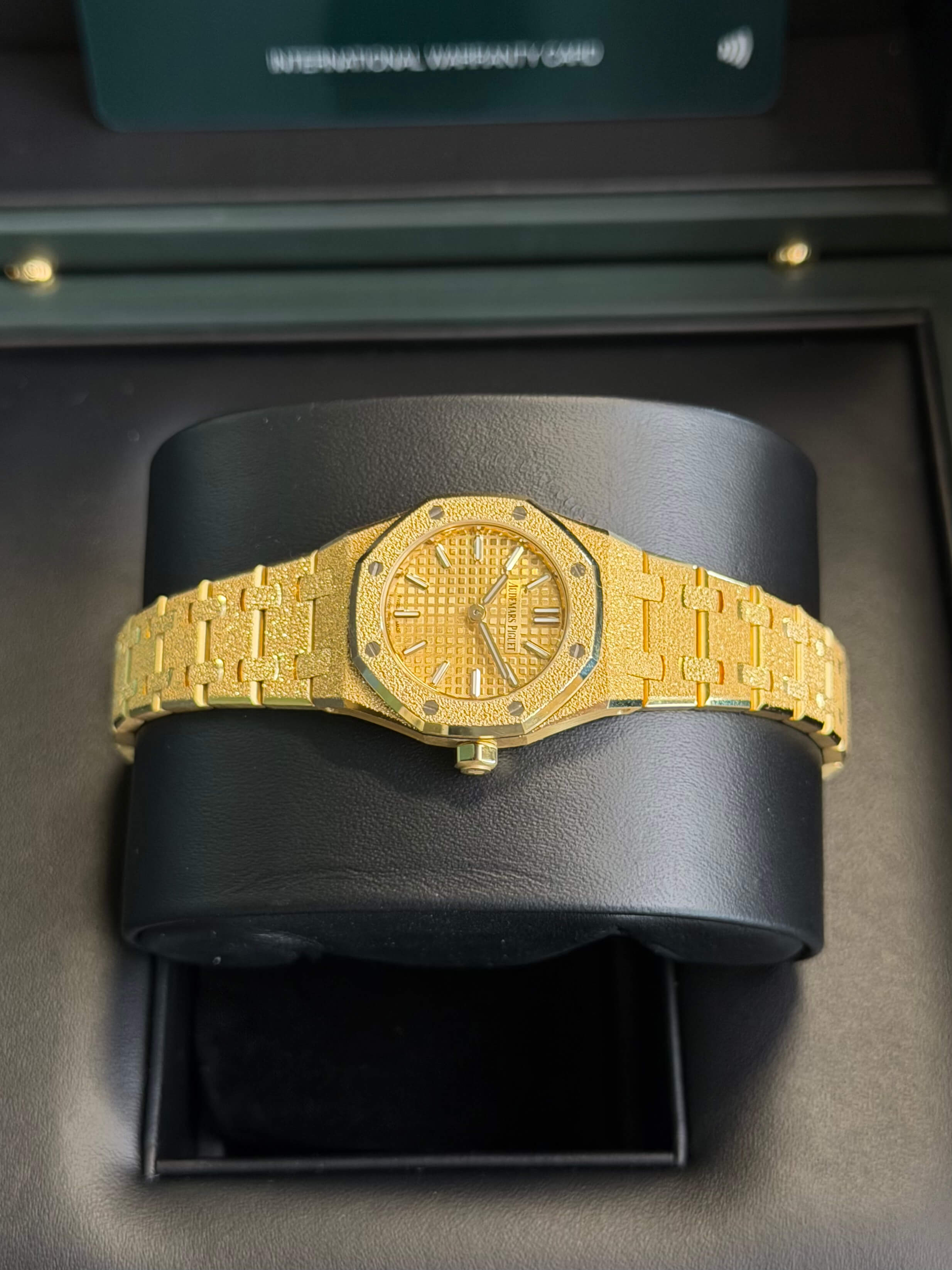 Watchrr - Authentic luxury watch