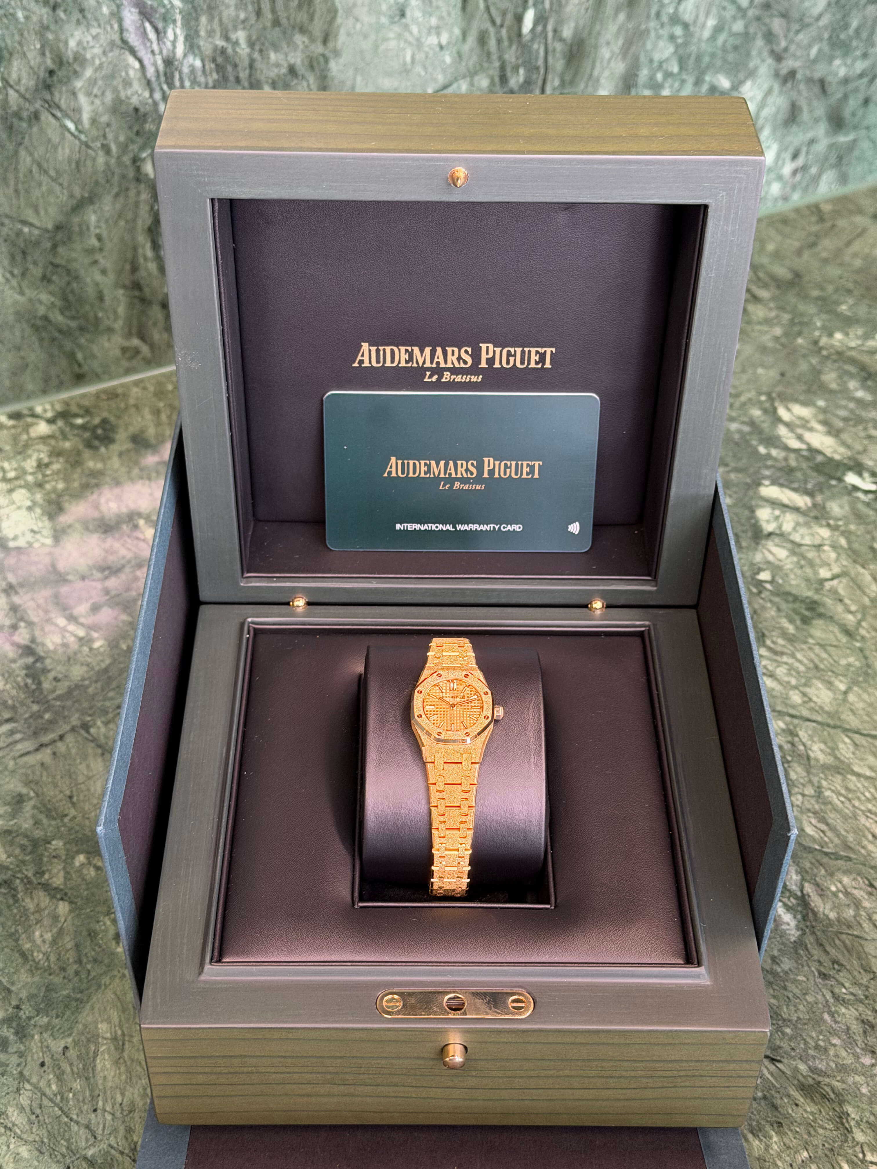 Watchrr - Authentic luxury watch