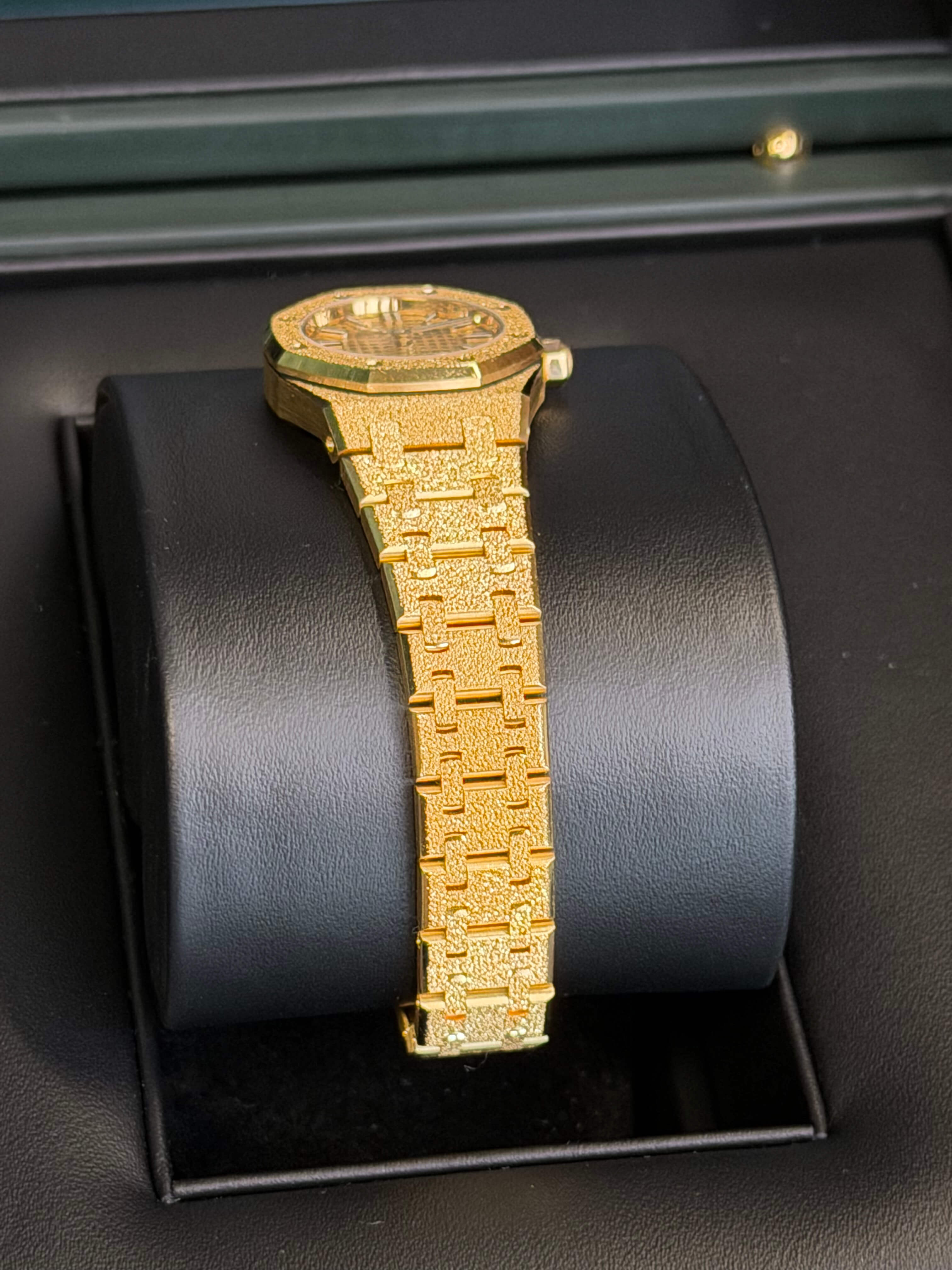 Watchrr - Authentic luxury watch