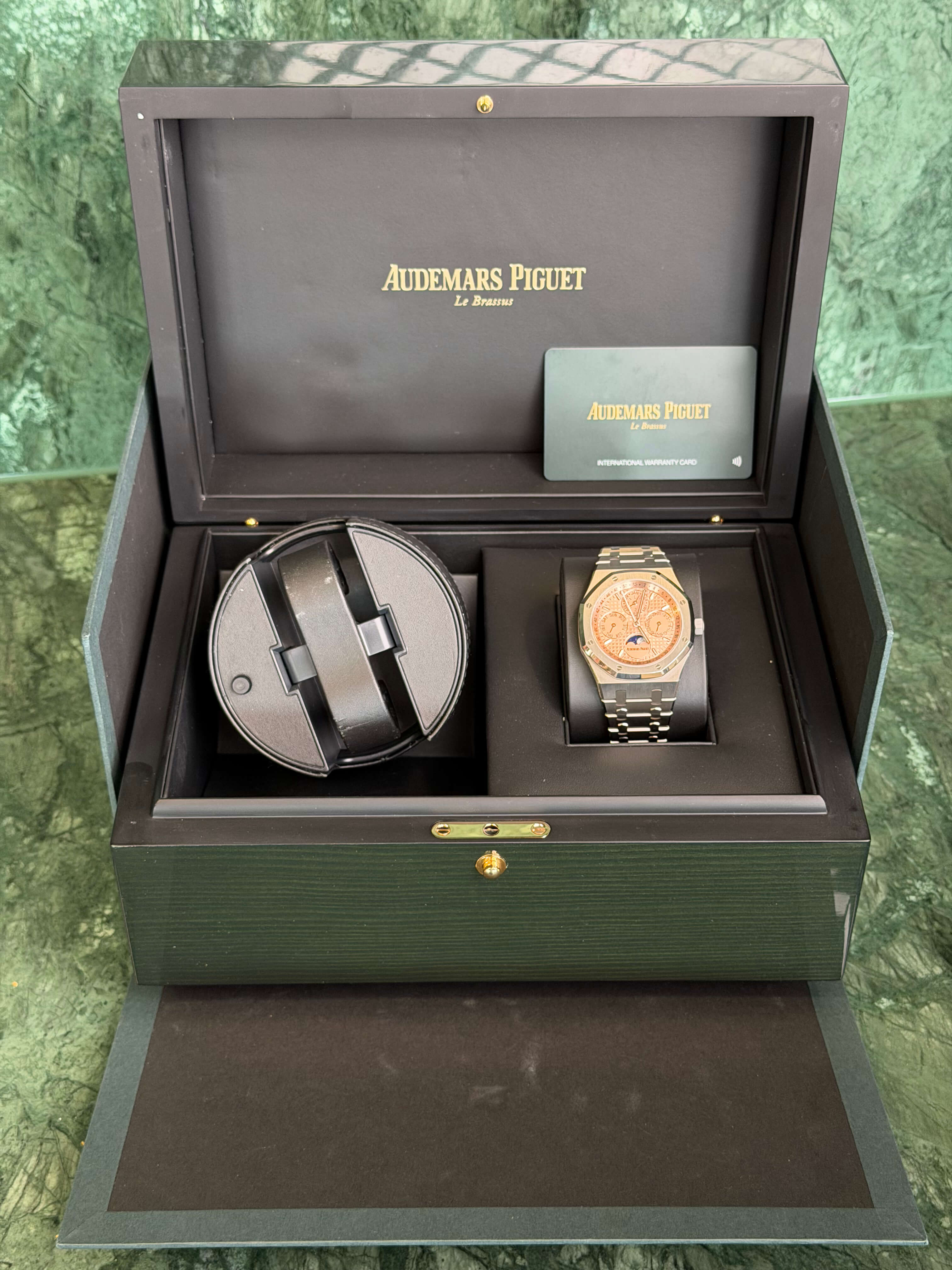 Watchrr - Authentic luxury watch