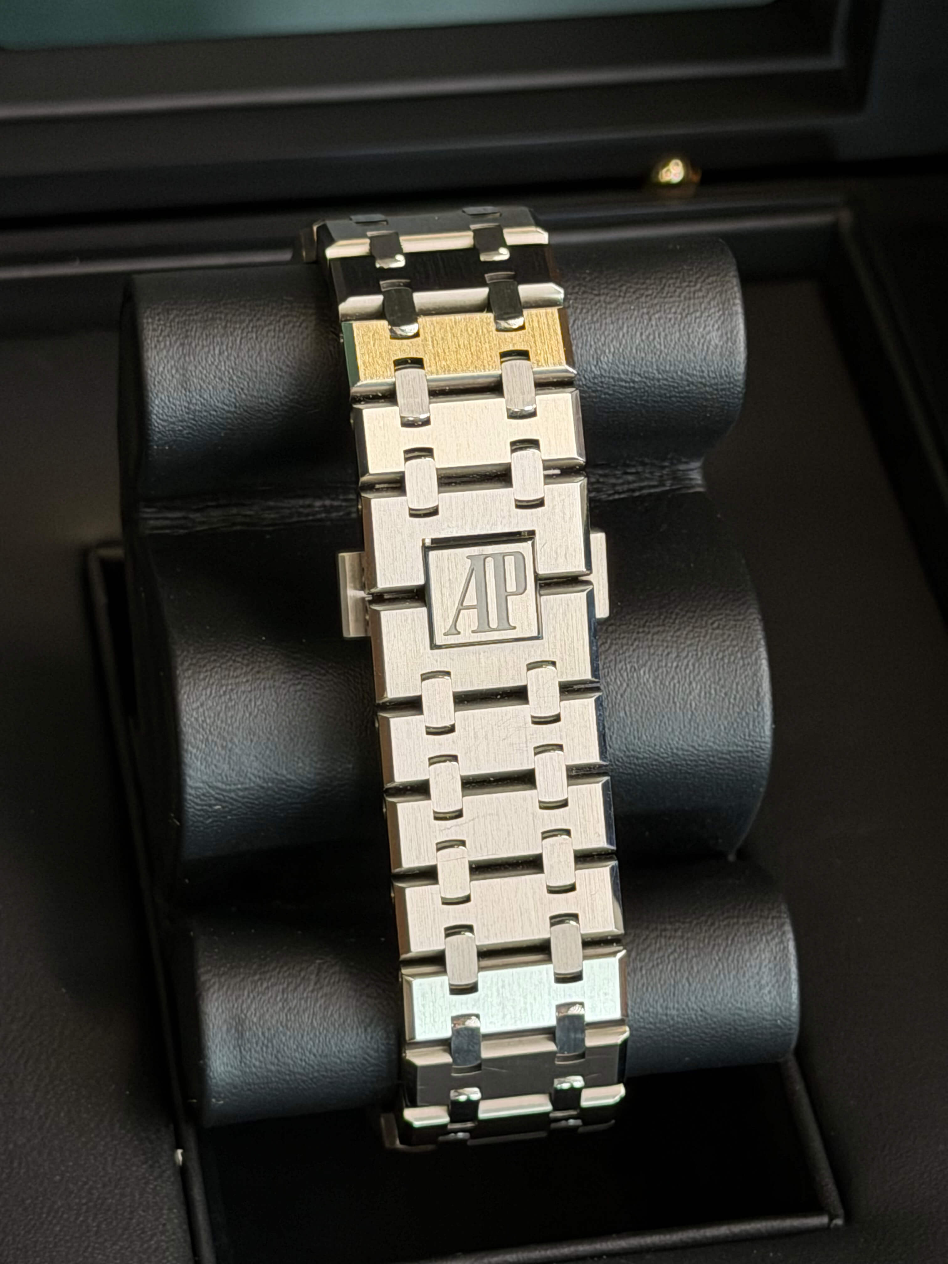 Watchrr - Authentic luxury watch