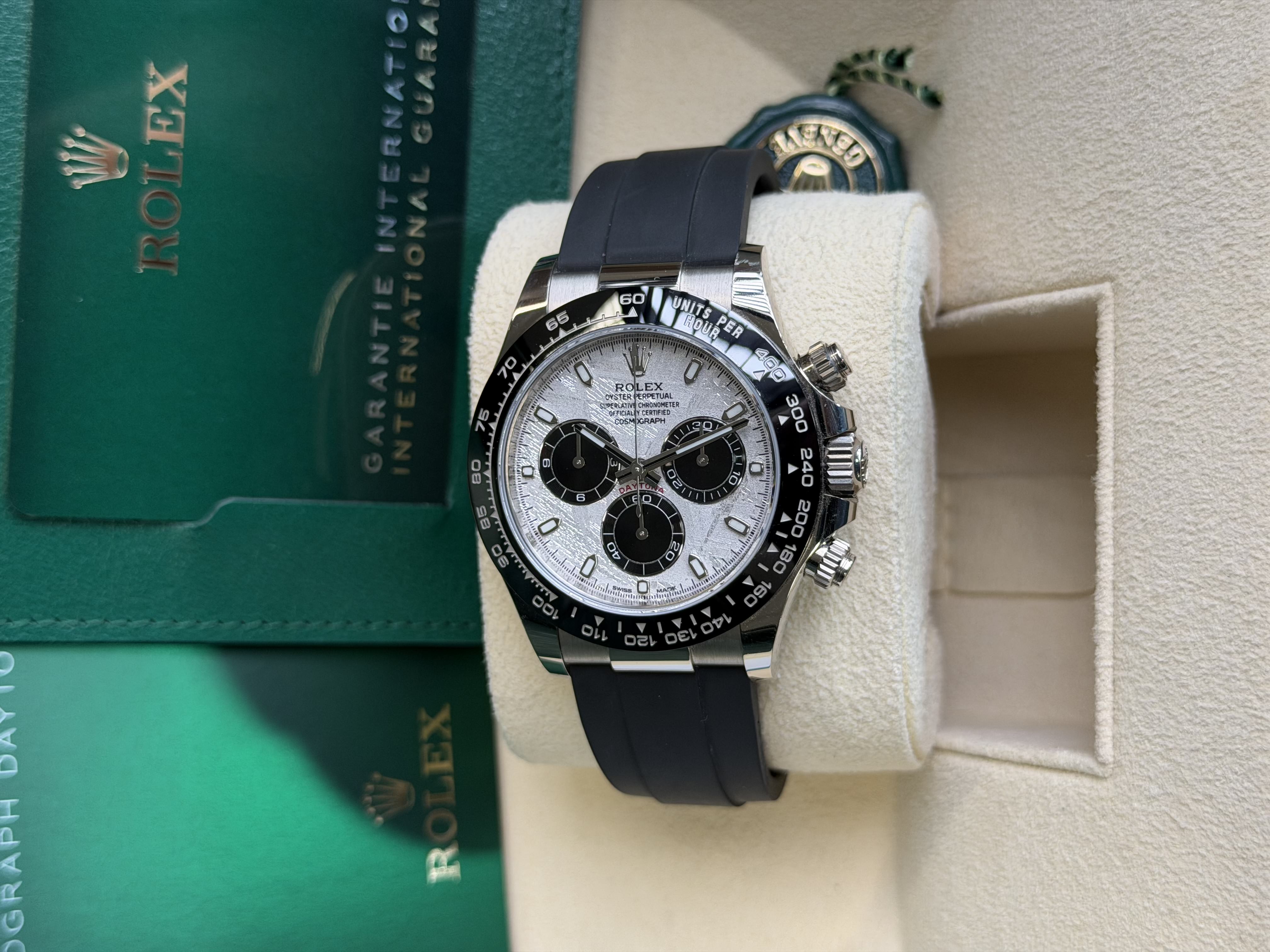 Watchrr - Authentic luxury watch